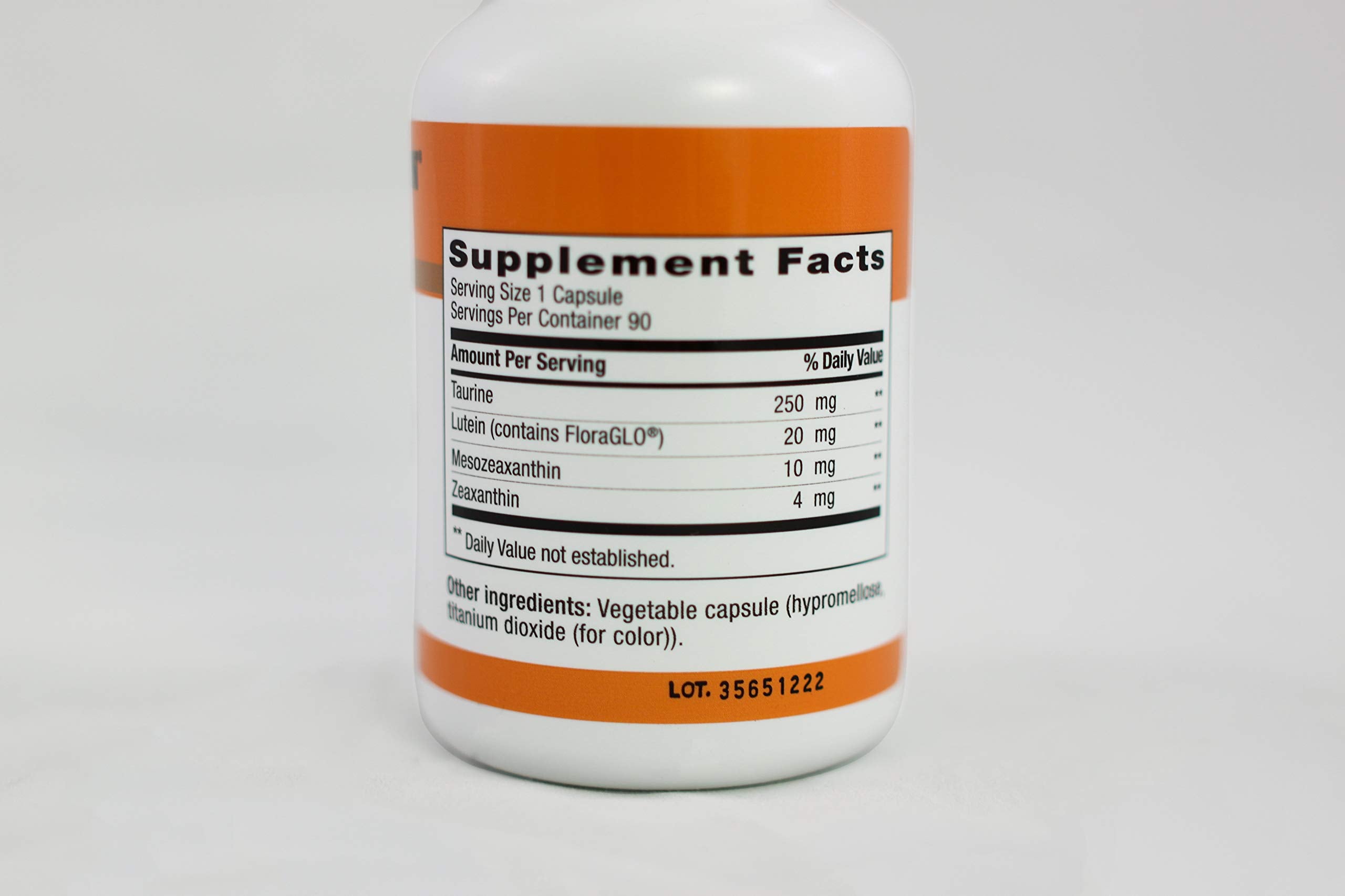 MaxiVision PRO Meso Formula capsules close-up, emphasizing convenient daily use.