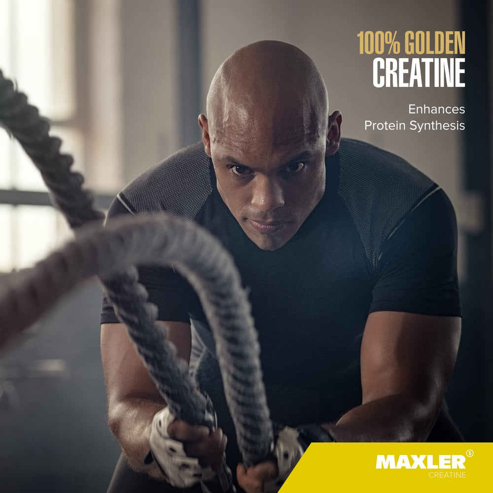 Maxler athlete in gym preparing a post-workout drink with creatine.