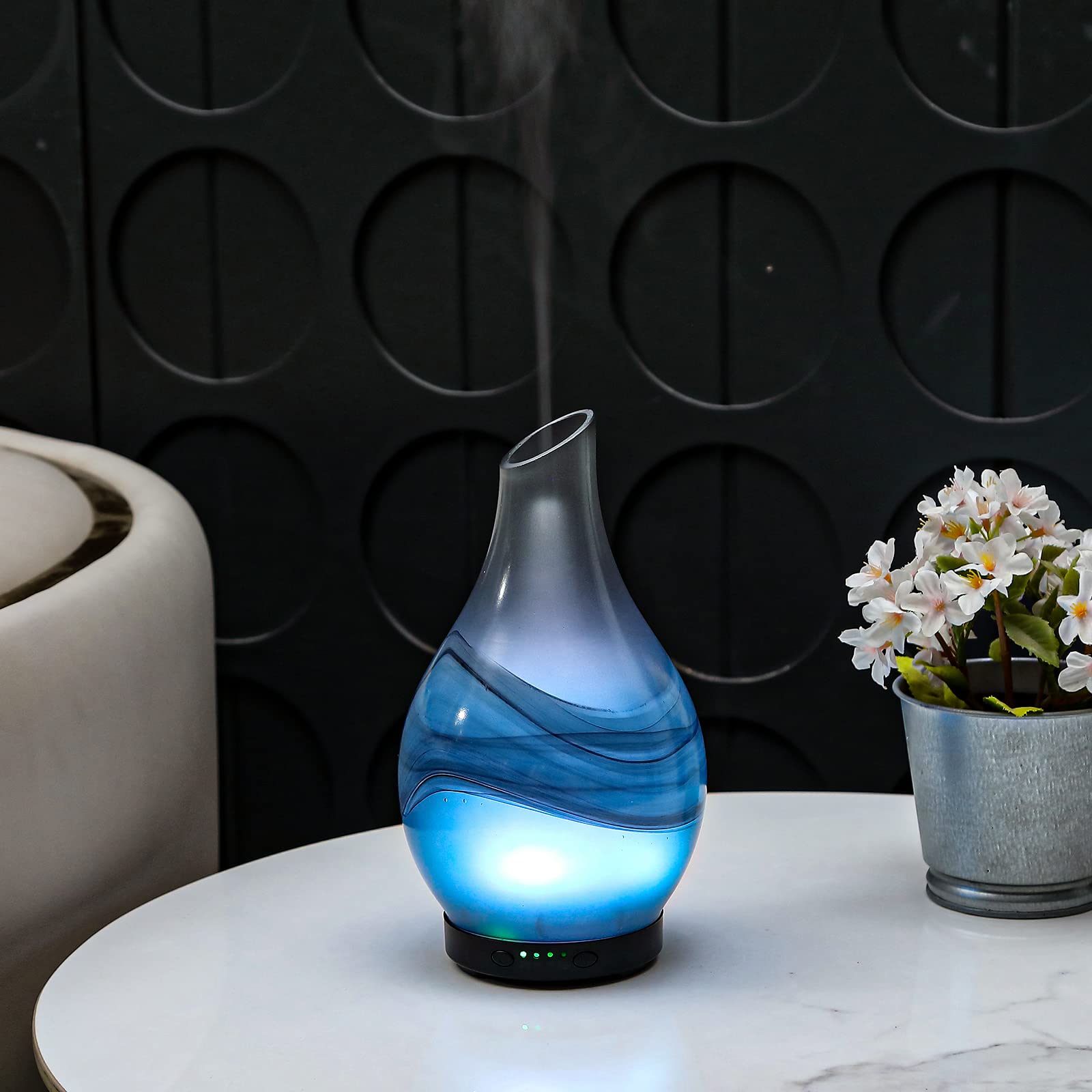 MAXWINER 120ml diffuser fits compact spaces like desks and nightstands.