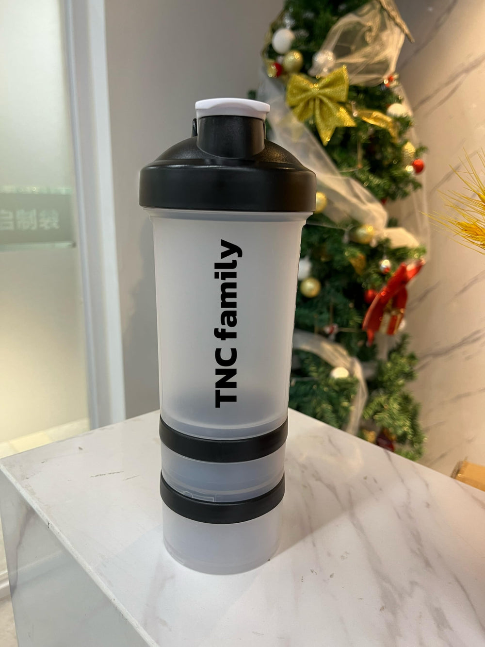 Maza Muscular whey dissolves smoothly for easy mixing in liquids.