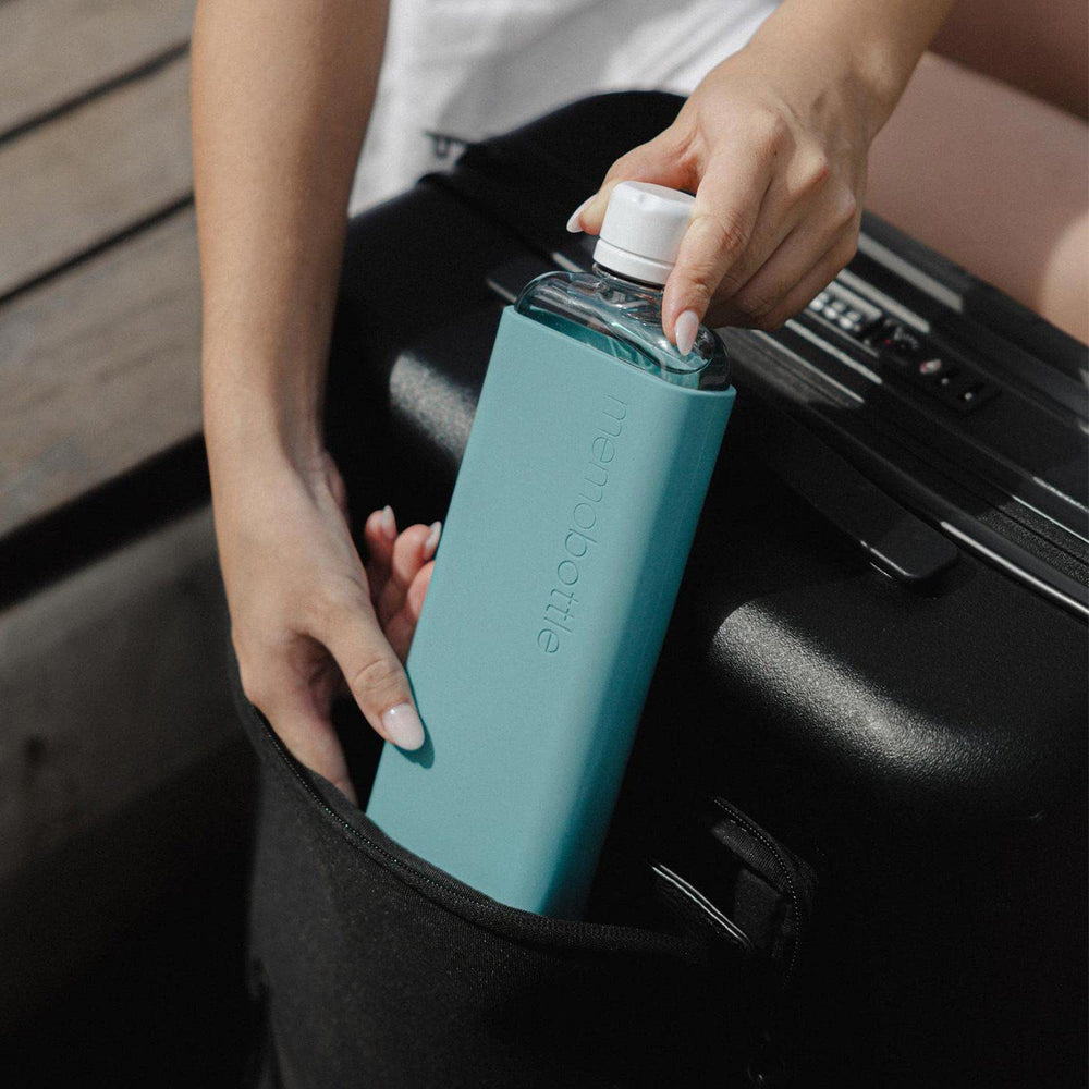 Close-up of Memobottle SLIM Sea Mist sleeve highlighting smooth matte finish.