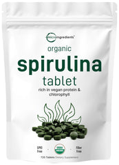 Micro Ingredients Organic Spirulina tablets on bottle, convenient daily intake.