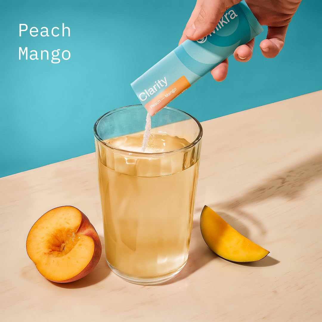Serving glass with Mikra Clarity dissolved in water for calm focus.
