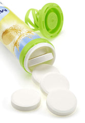 Lemon-flavored Mivolis magnesium effervescent tablet in a glass.