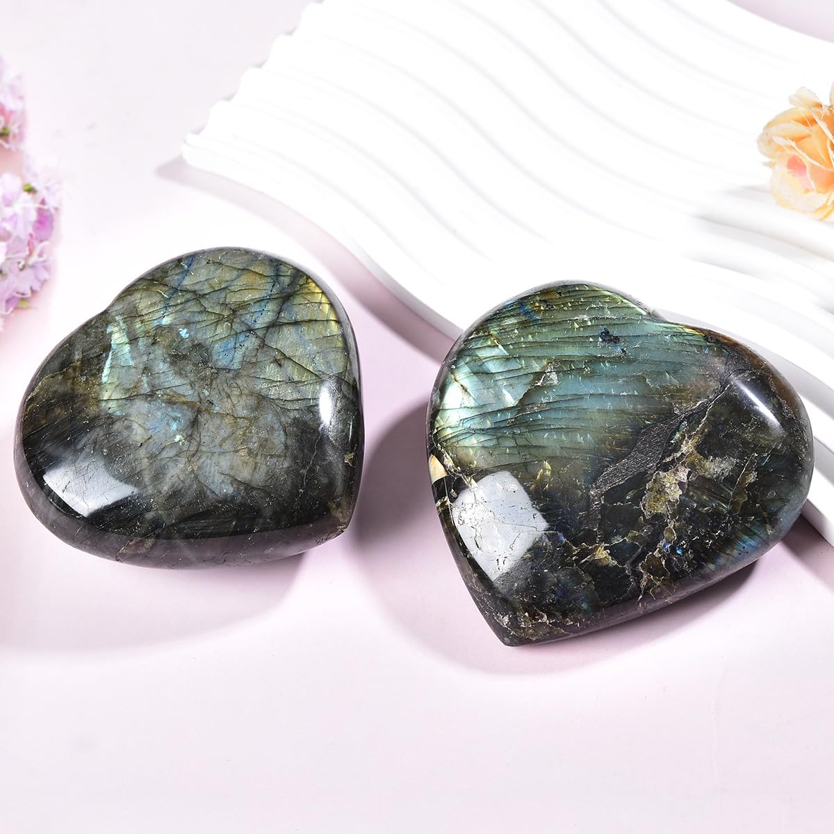 MOGEMT Labradorite heart crystal packaging offers an elegant, ready-to-gift option.