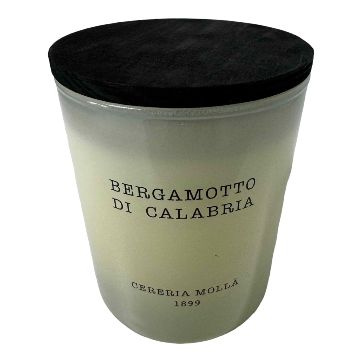Molla 1899 Bergamotto Calabria candle close-up of the floral notes for a bright ambiance