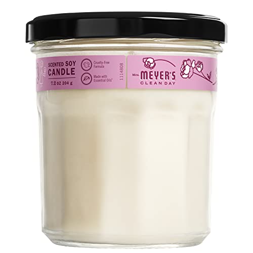 Soy-wax close-up shows clean burn and steady fragrance release.