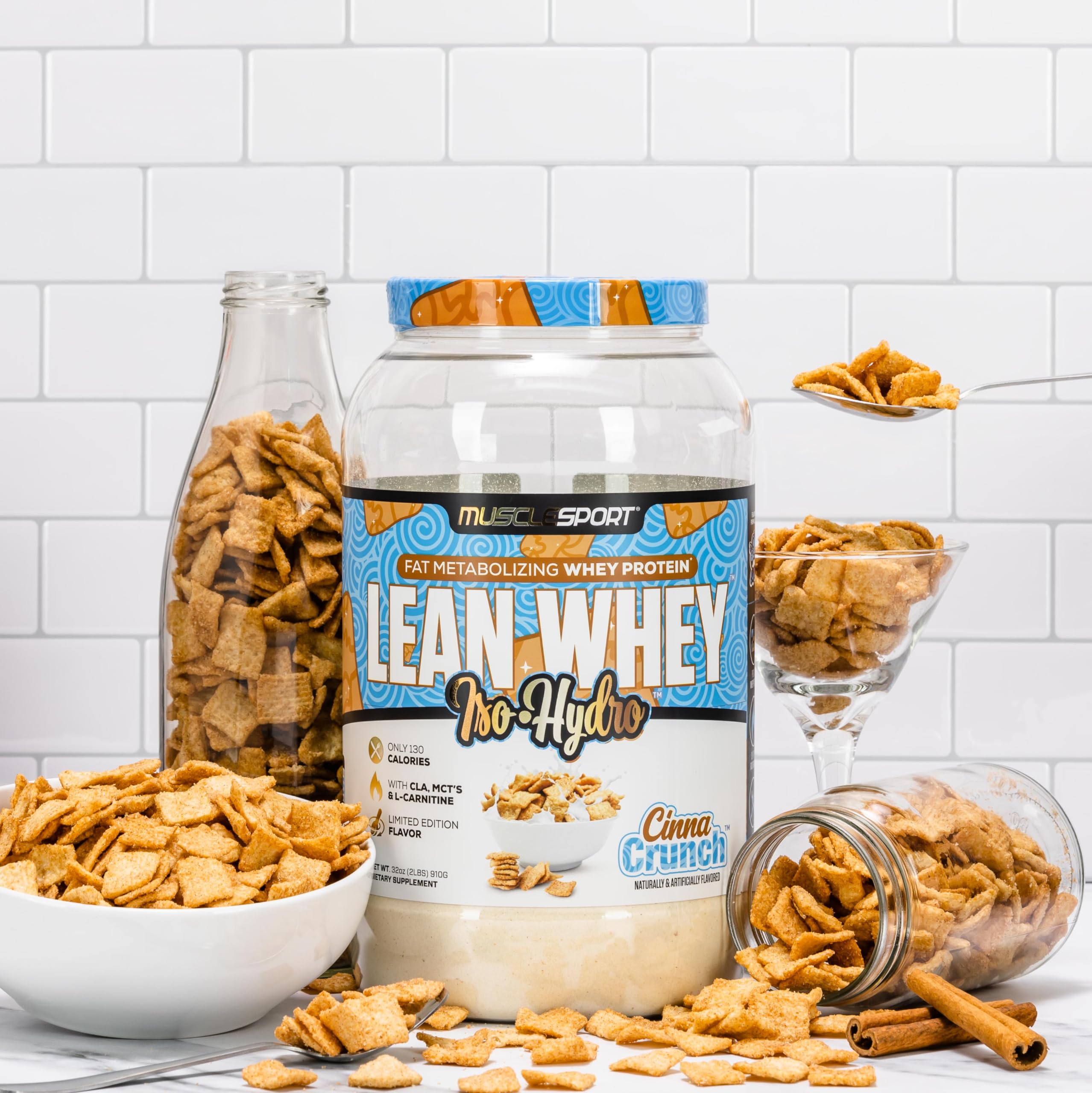 Musclesport Lean Whey Revolution label close-up shows clean ingredient list.