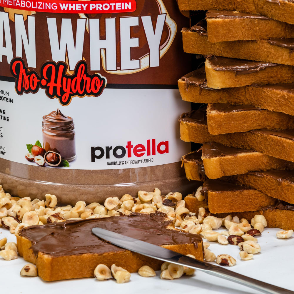 Musclesport Lean Whey Revolution protein scoop illustrates precise 25g servings.