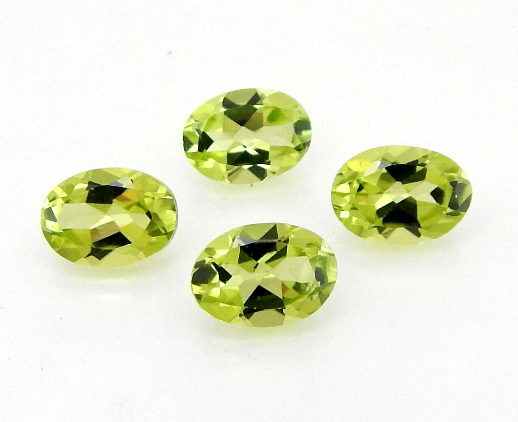 Myhealingworld Peridot oval 4x6mm brilliant-cut detail for design projects