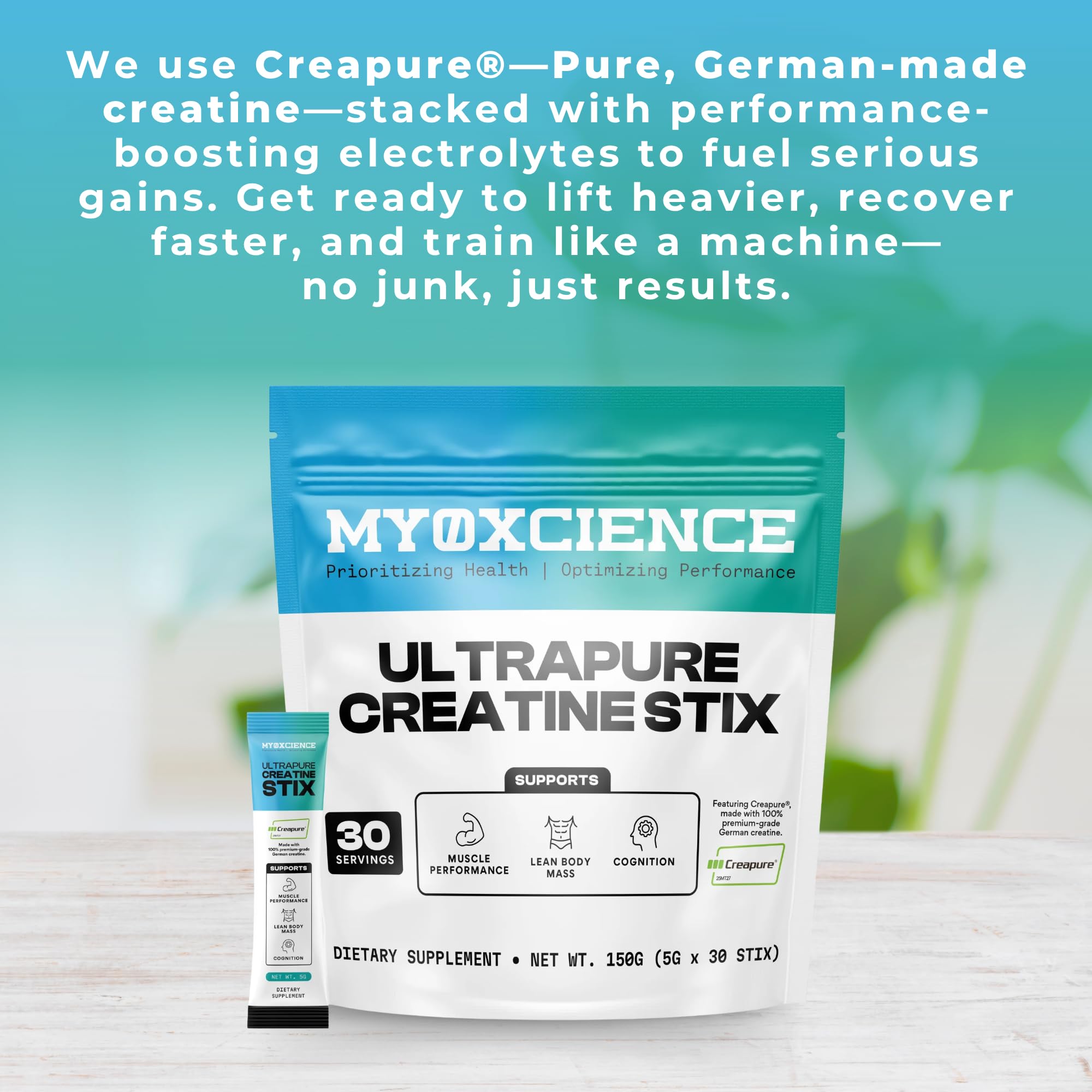 MYOXCIENCE Creapure Creatine Stix dissolving in water for clean mixability.