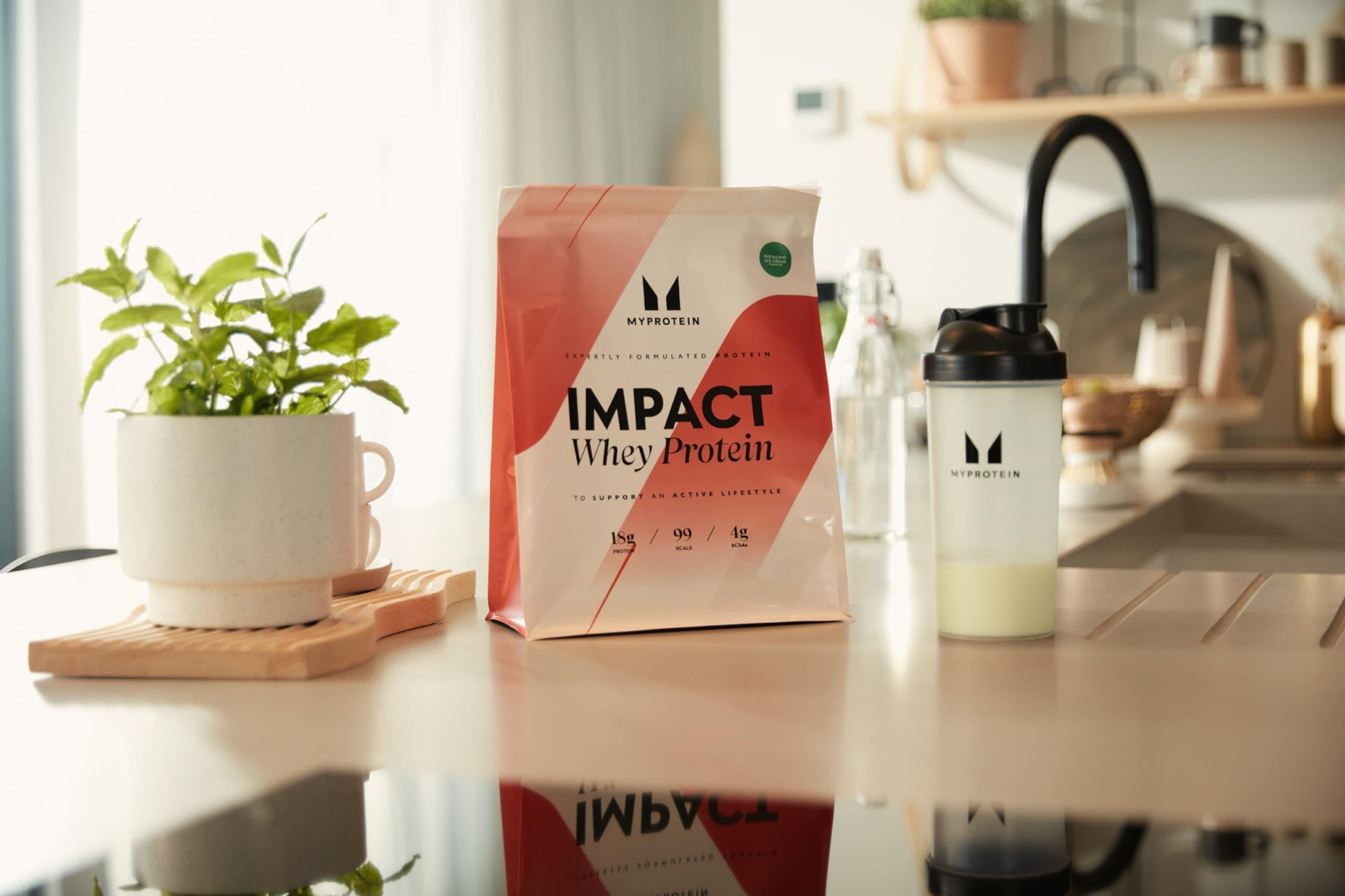 Myprotein Impact Whey Strawberry blends smoothly into a smoothie