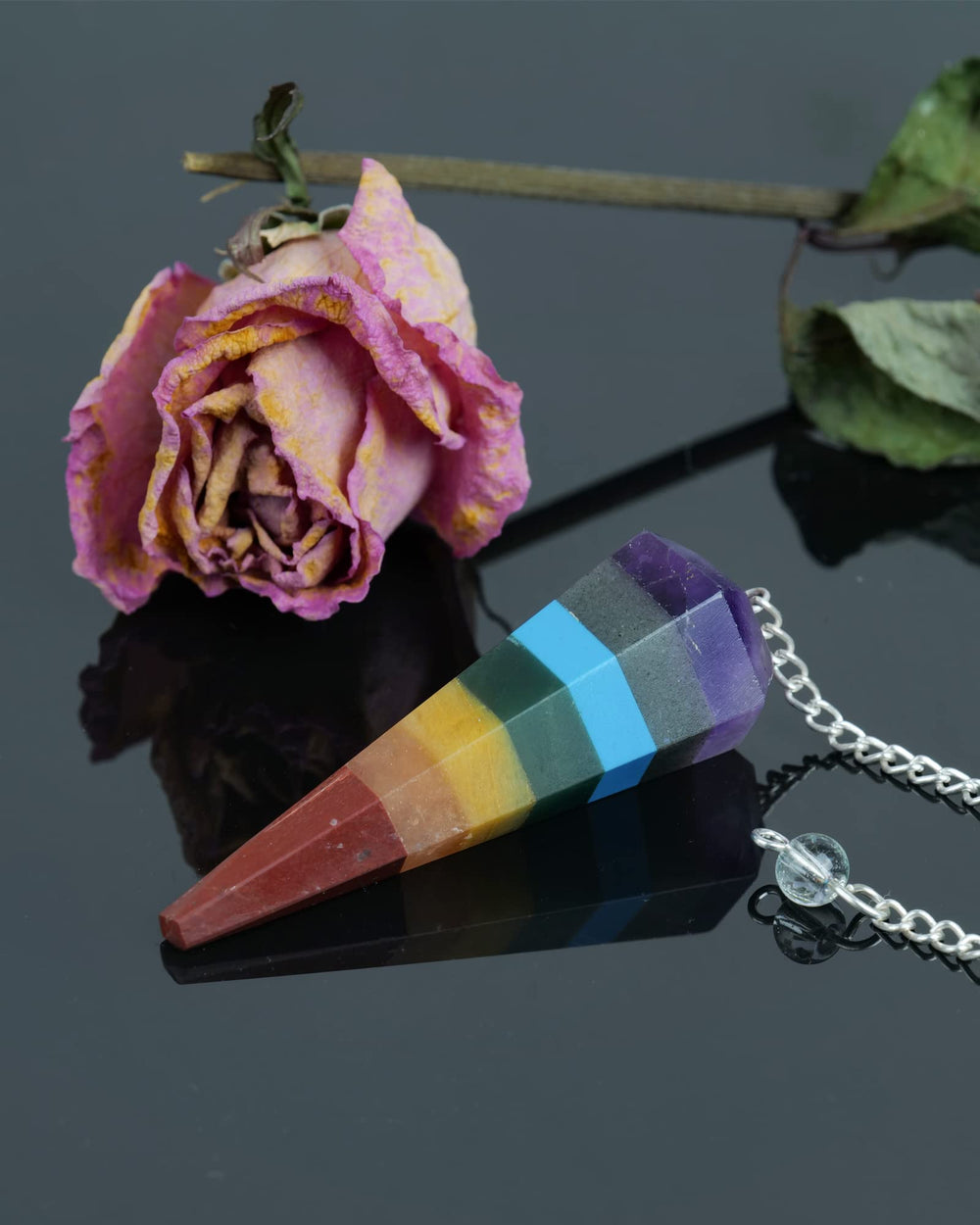 NARIBABU detailed-cut cone pendulum showcases facets for striking visual appeal