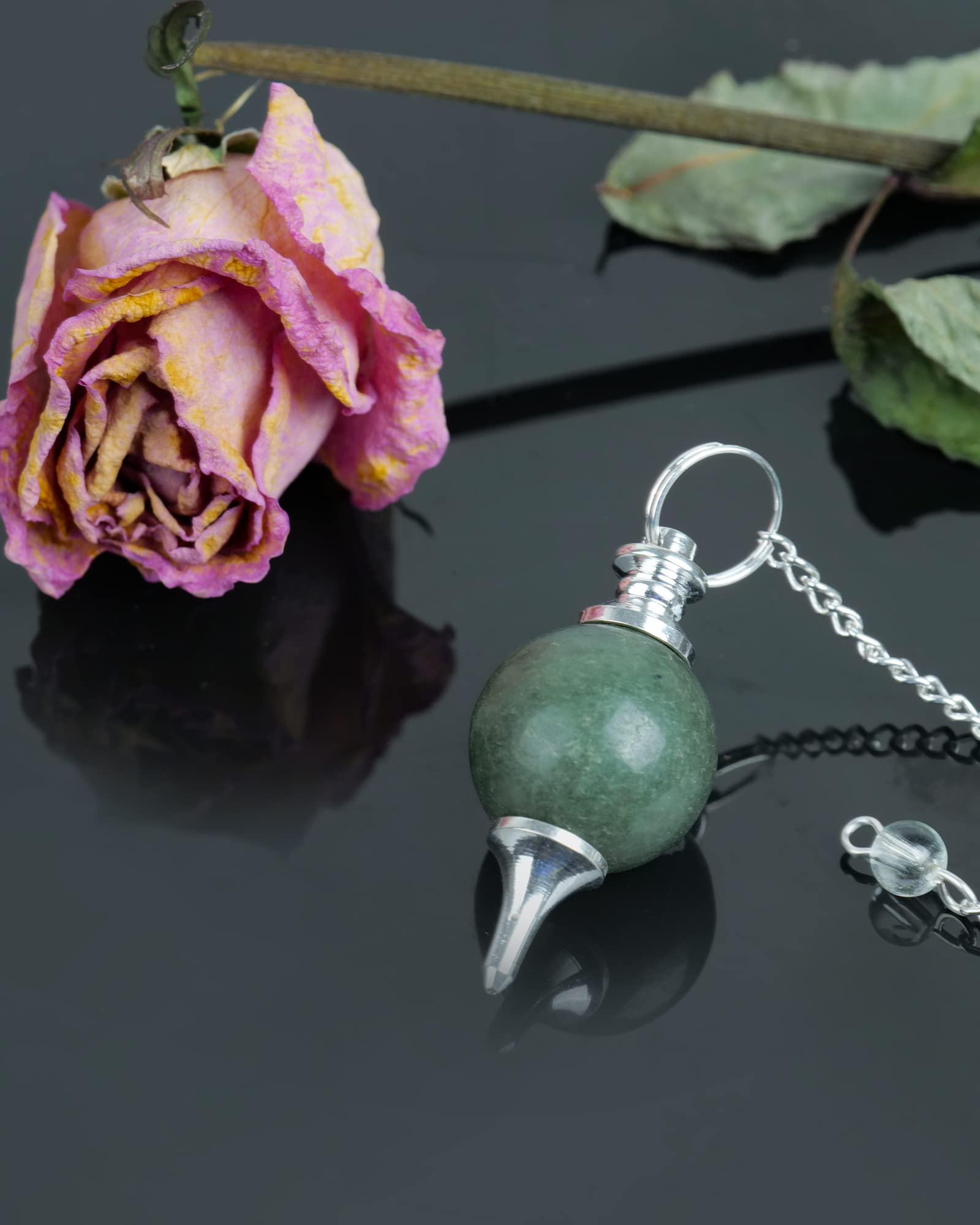 Crystal divination pendulum used for yes or no inquiries