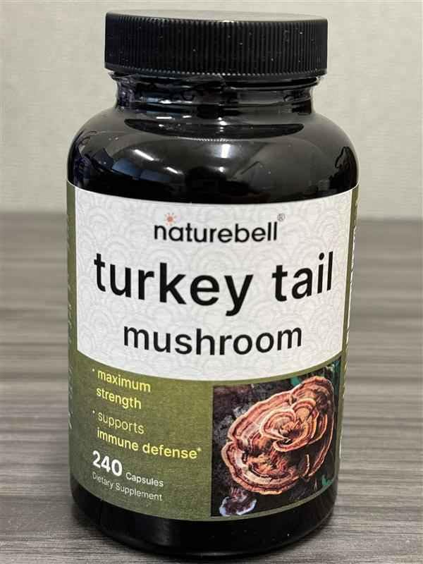 NatureBell Turkey Tail label close-up showing 25:1 extract potency.