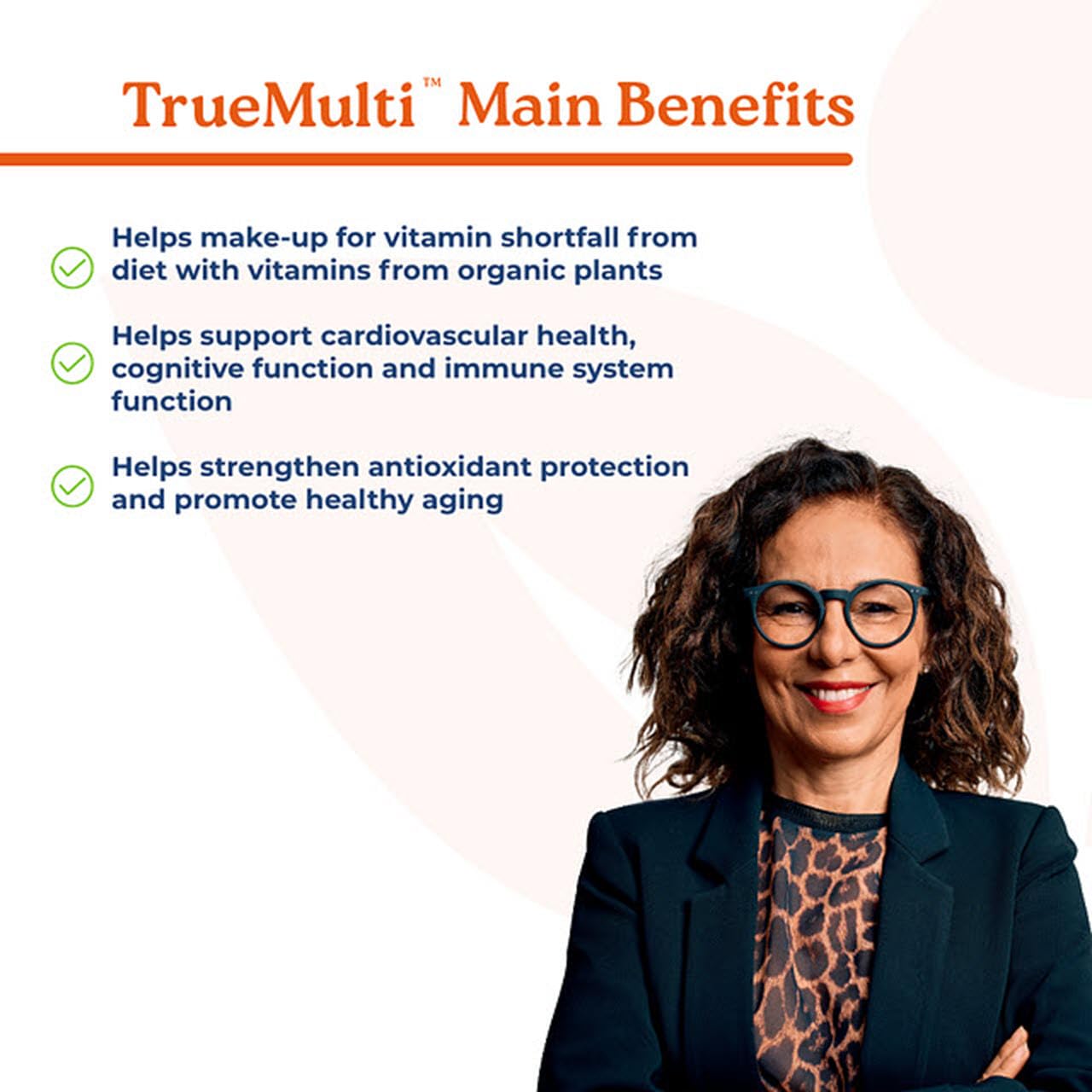 NatureCity TrueMulti capsules in hand for a convenient daily routine.