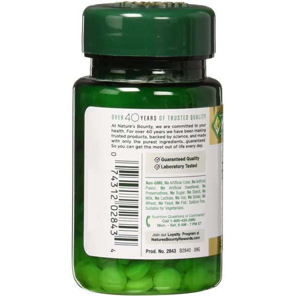 Nature's Bounty folic acid 800 mcg bottle label close-up highlights non-GMO and vegetarian-friendly formula