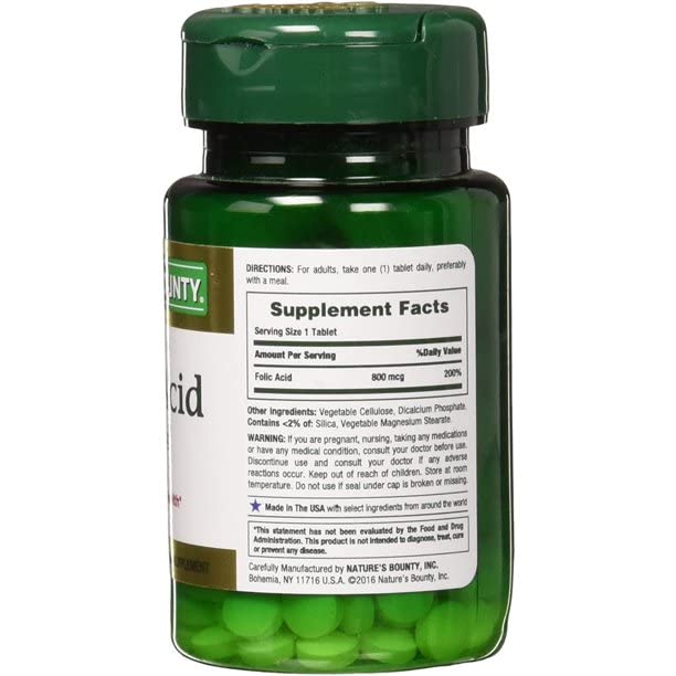 Nature's Bounty folic acid tablets close-up shows maximum strength 800 mcg per tablet