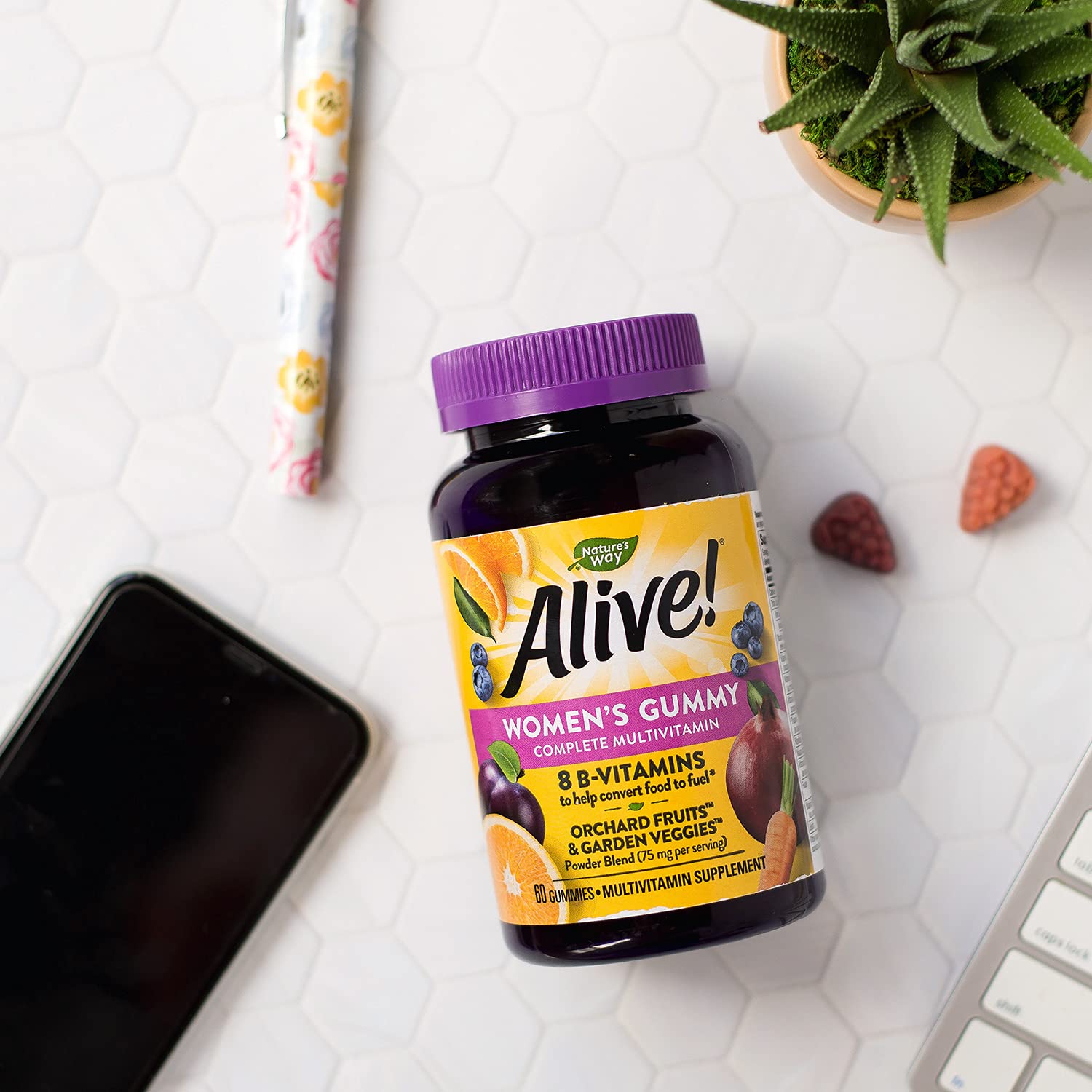 Chewy berry gummies with appealing texture for daily use