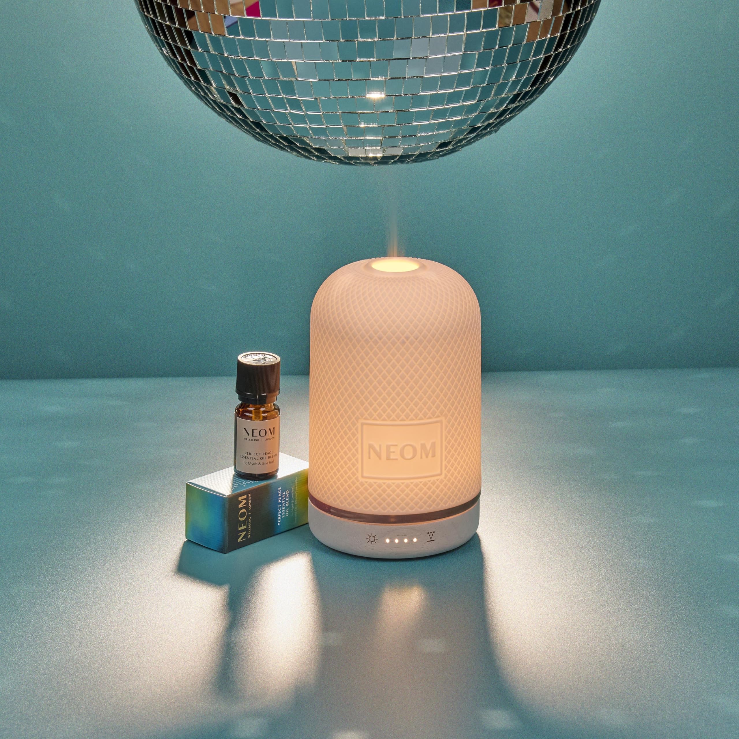 NEOM Perfect Peace Wellbeing Pod diffuses uplifting fragrance throughout a room.