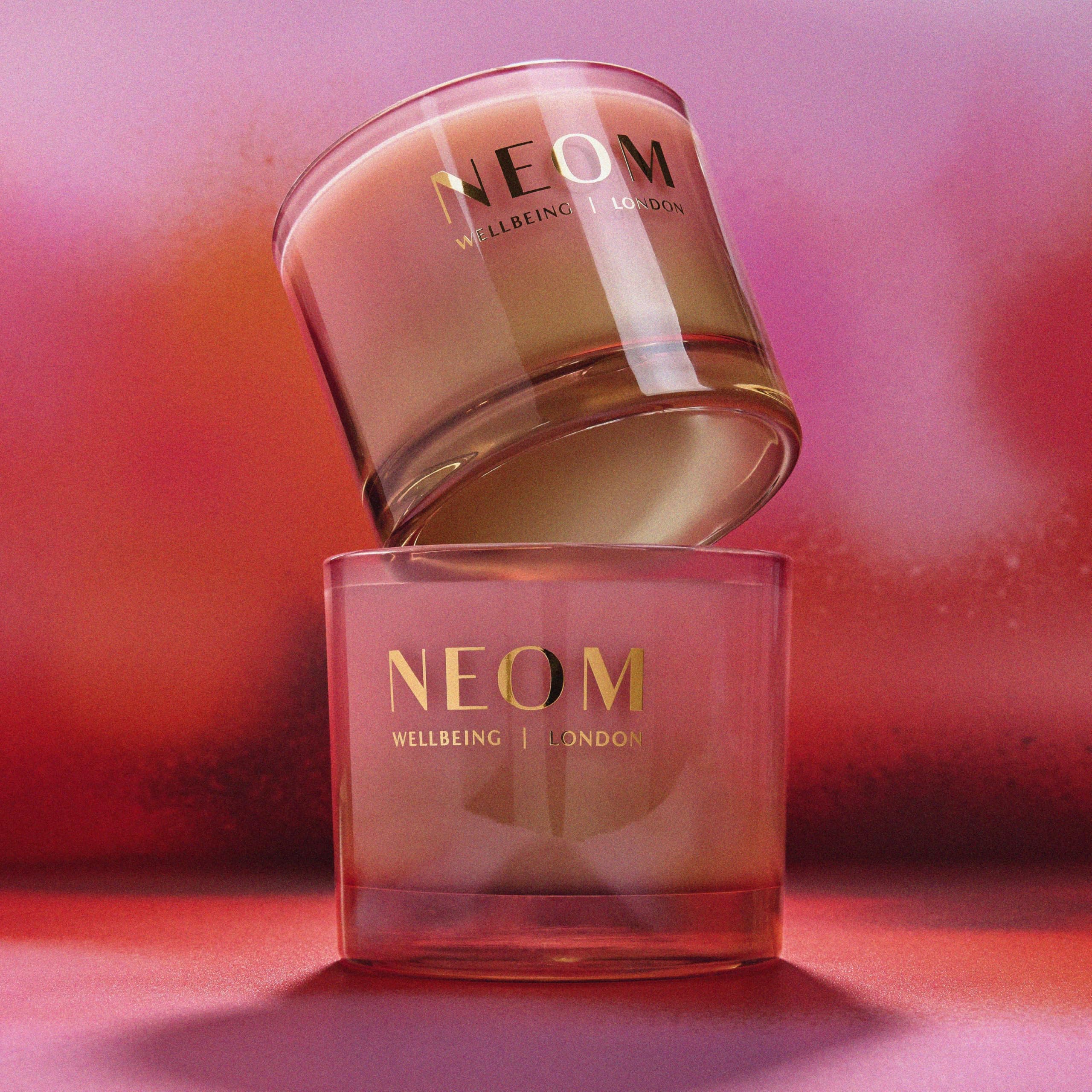 NEOM Sparkling Joy ginger note adds warm spice ambiance.