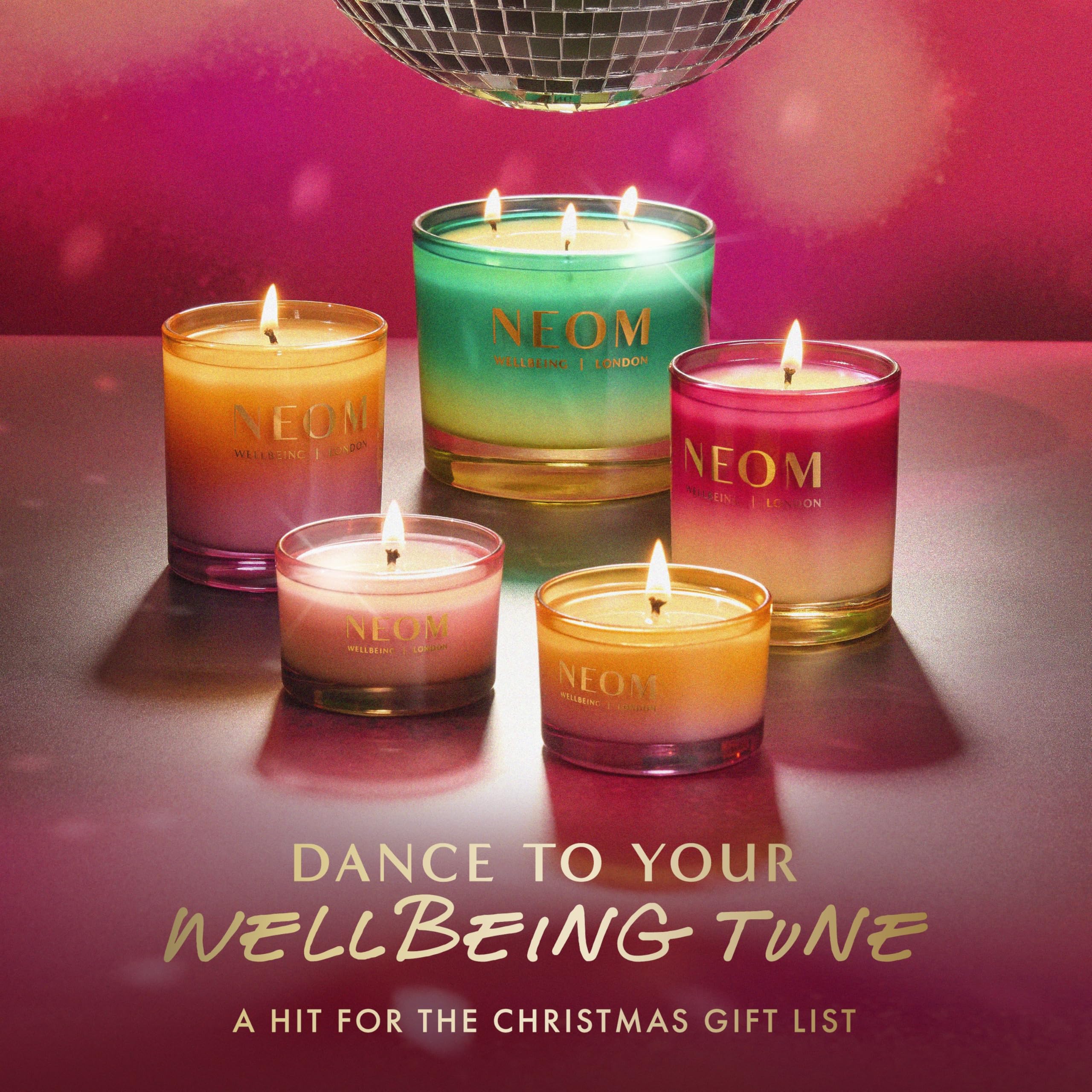 Close-up of the NEOM Sparkling Joy wax pool for even burning and fragrance release.