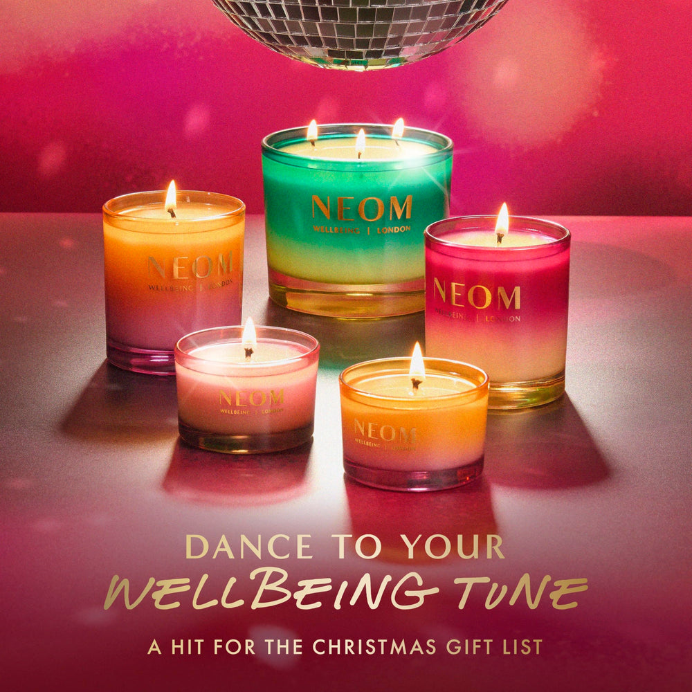 Close-up of the NEOM Sparkling Joy wax pool for even burning and fragrance release.
