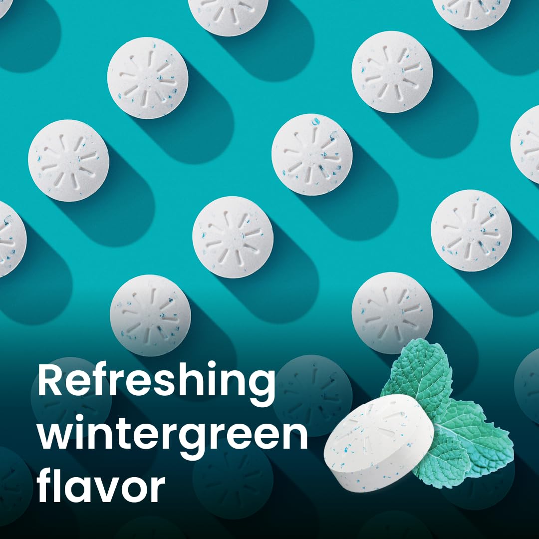 Office professional using Neuro Energy & Focus Gum at desk for daytime cognitive support