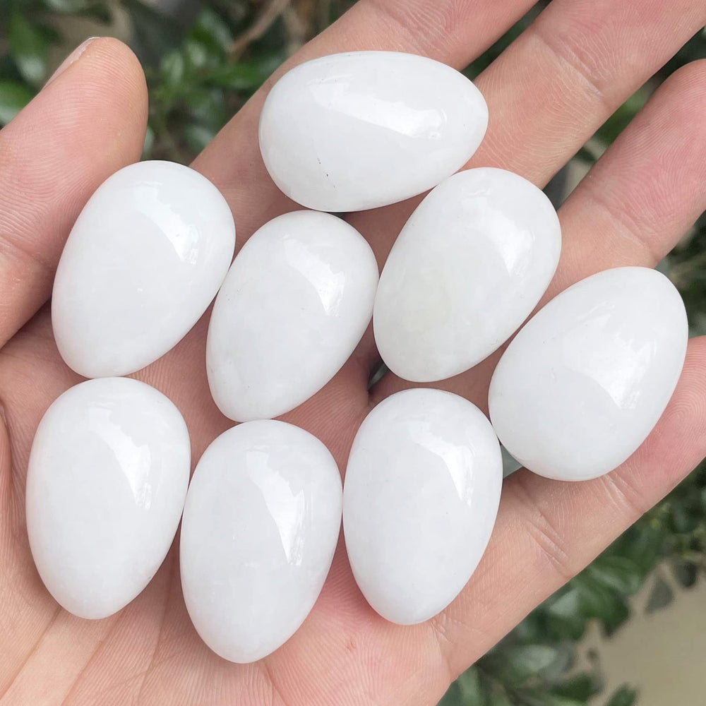 Neyisaa crystal egg for meditation, chakra balancing and calm.