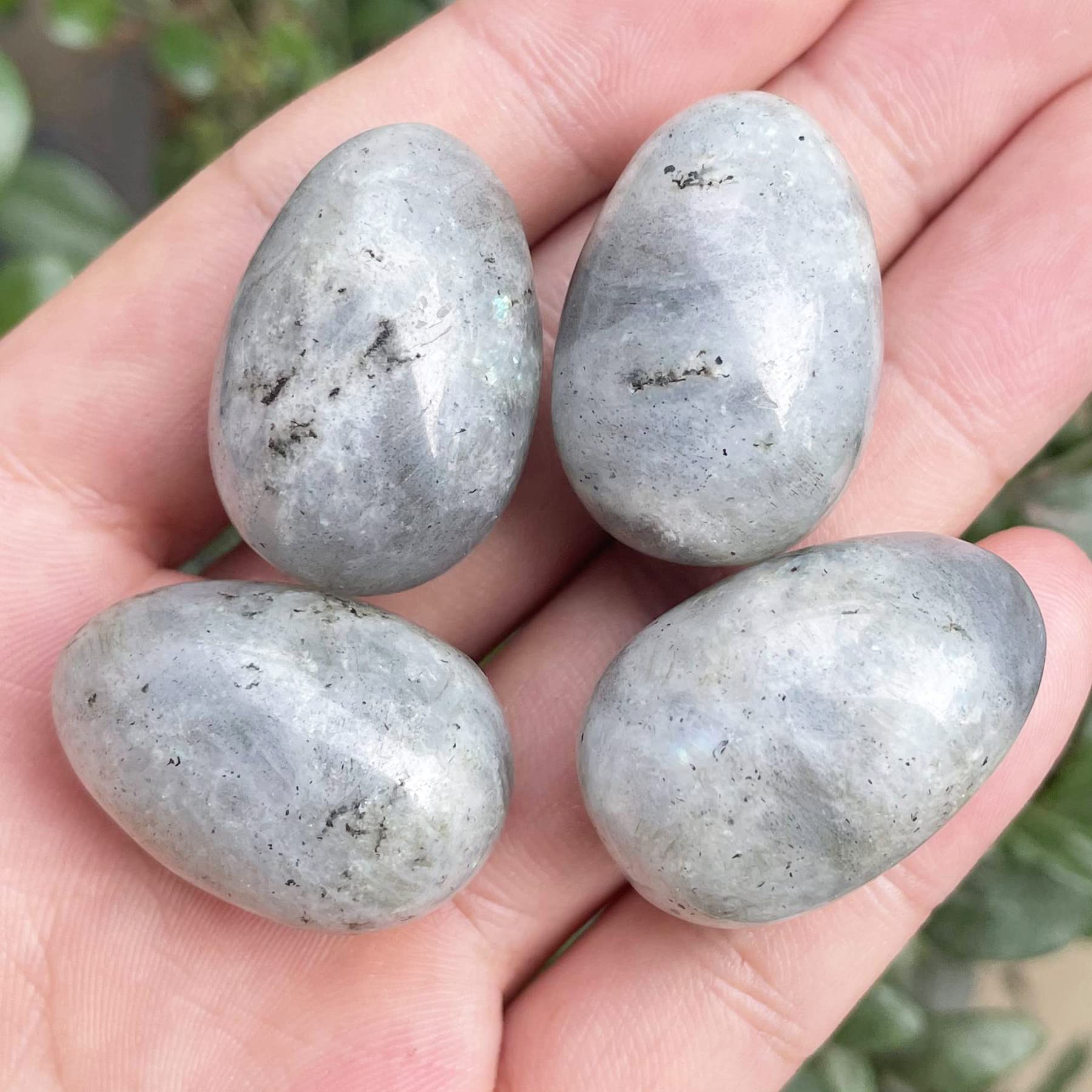 Neyisaa natural stone egg with ice crack patterns for decor.