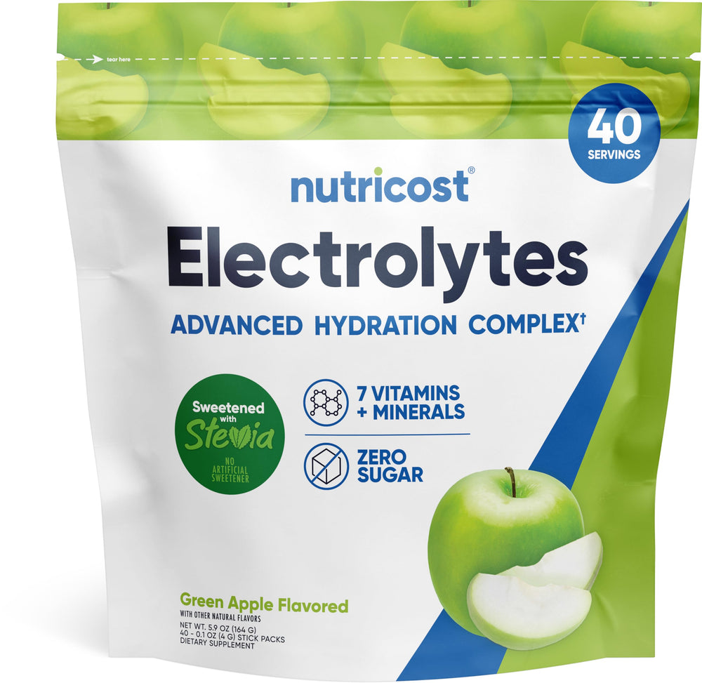 Nutricost Electrolitos Complex en mano, listo para uso durante la marcha