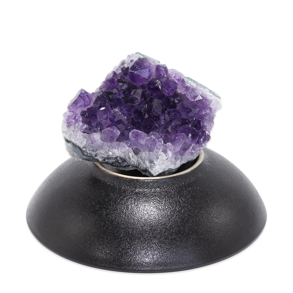 Nvzi amethyst crystal closeup 02, purple hues for a serene ambiance.