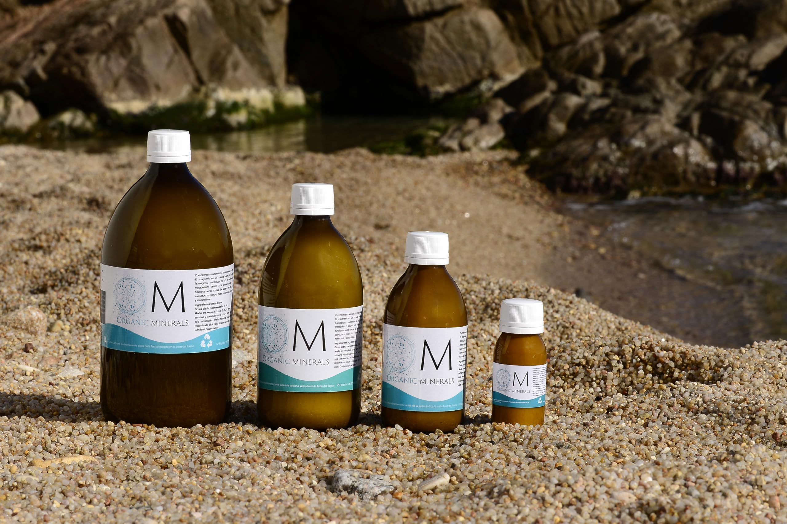 OM Organic Minerals droplet visual indicating simple dispersion into drinks.