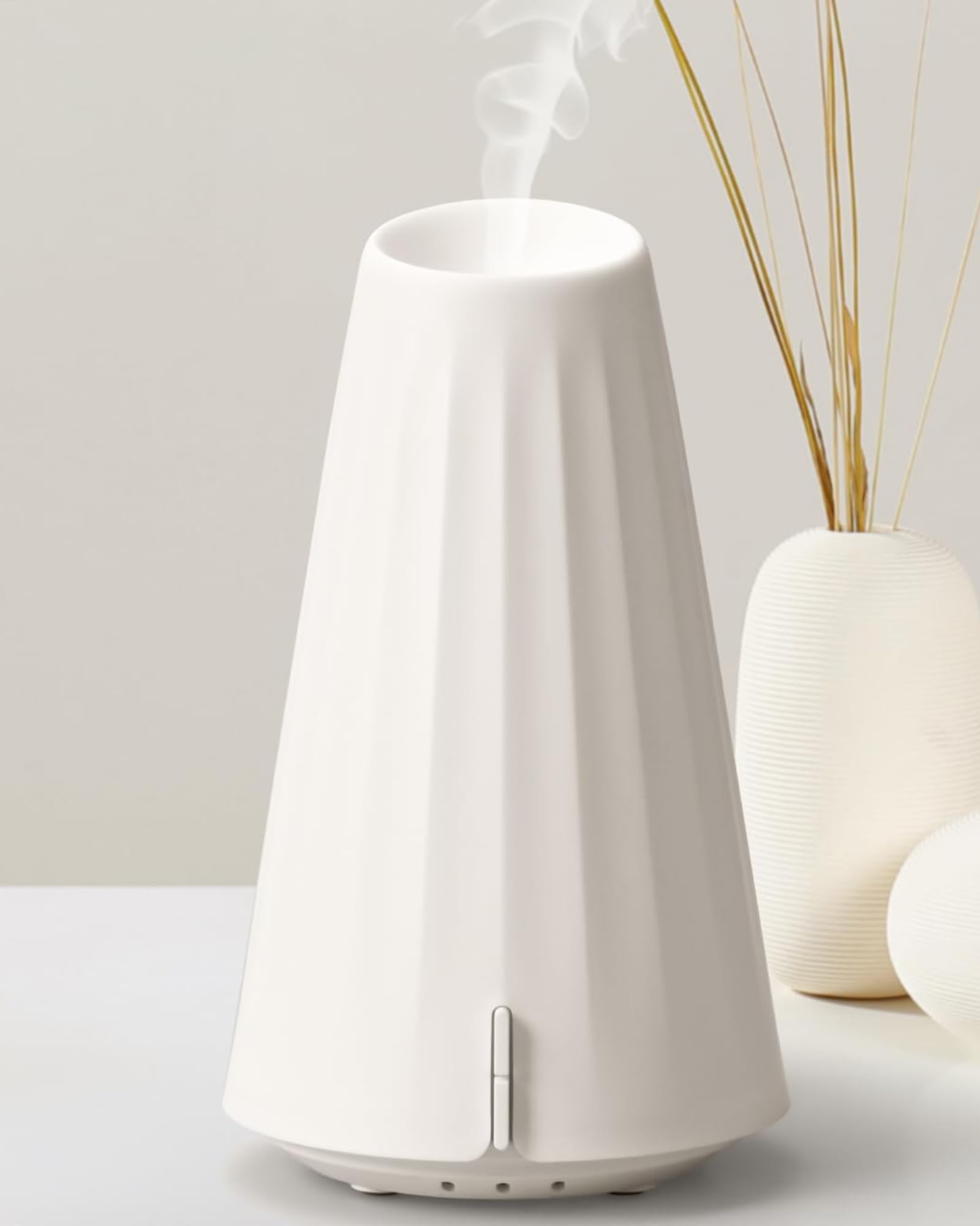 Onaboviva diffuser top view, compact design ideal for desks.