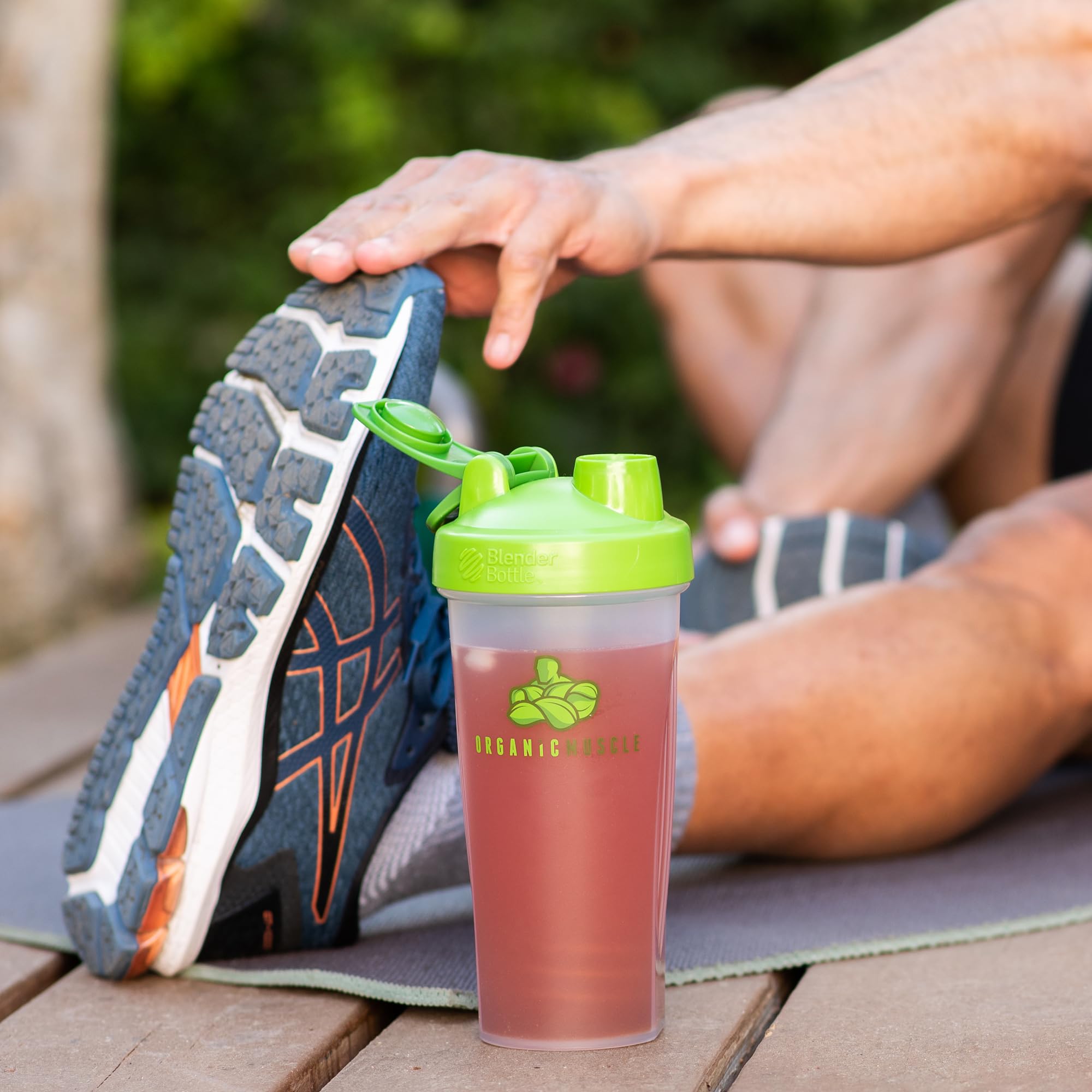 Organic Muscle Reds Powder ingredients beetroot acai pomegranate on label.