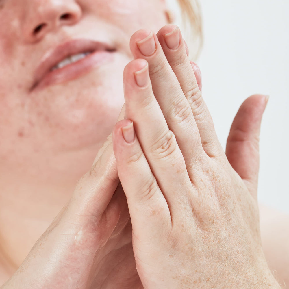 Pai Skincare application drops on hand demonstrate quick, skin-friendly use.