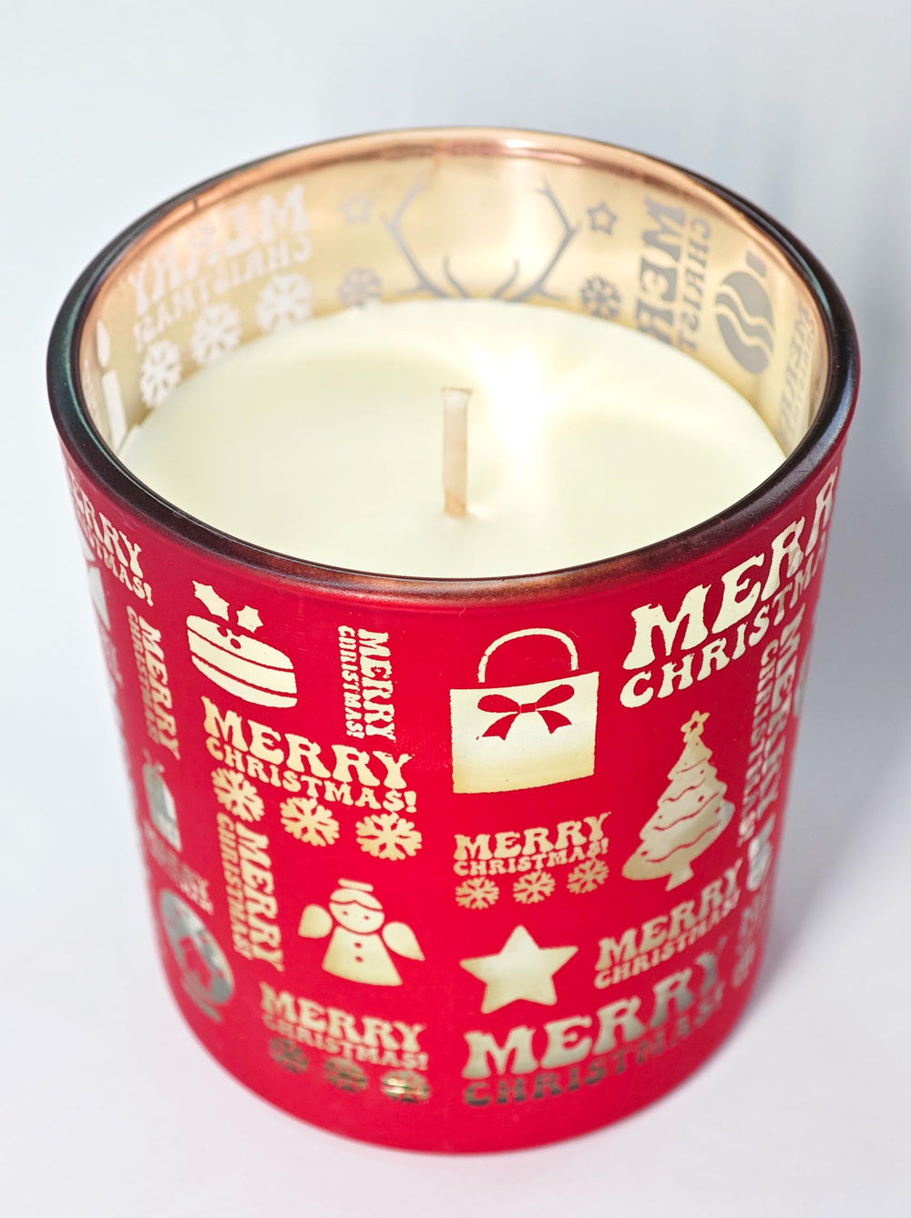 Pandachilla aroma candle candlelight warmth enhances workspace focus.