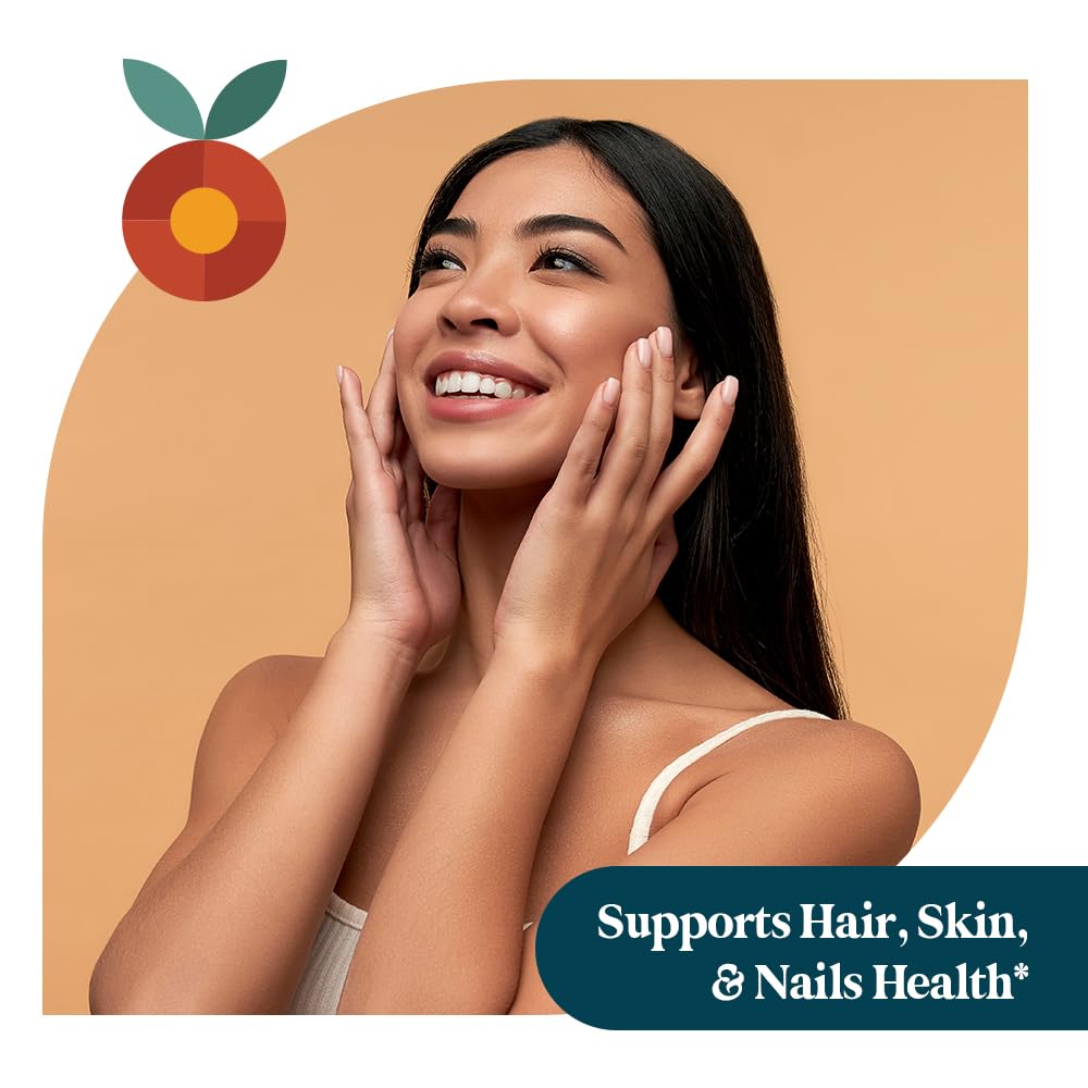 Pattern Wellness Collagen Powder blended into smoothie for daily beauty support.