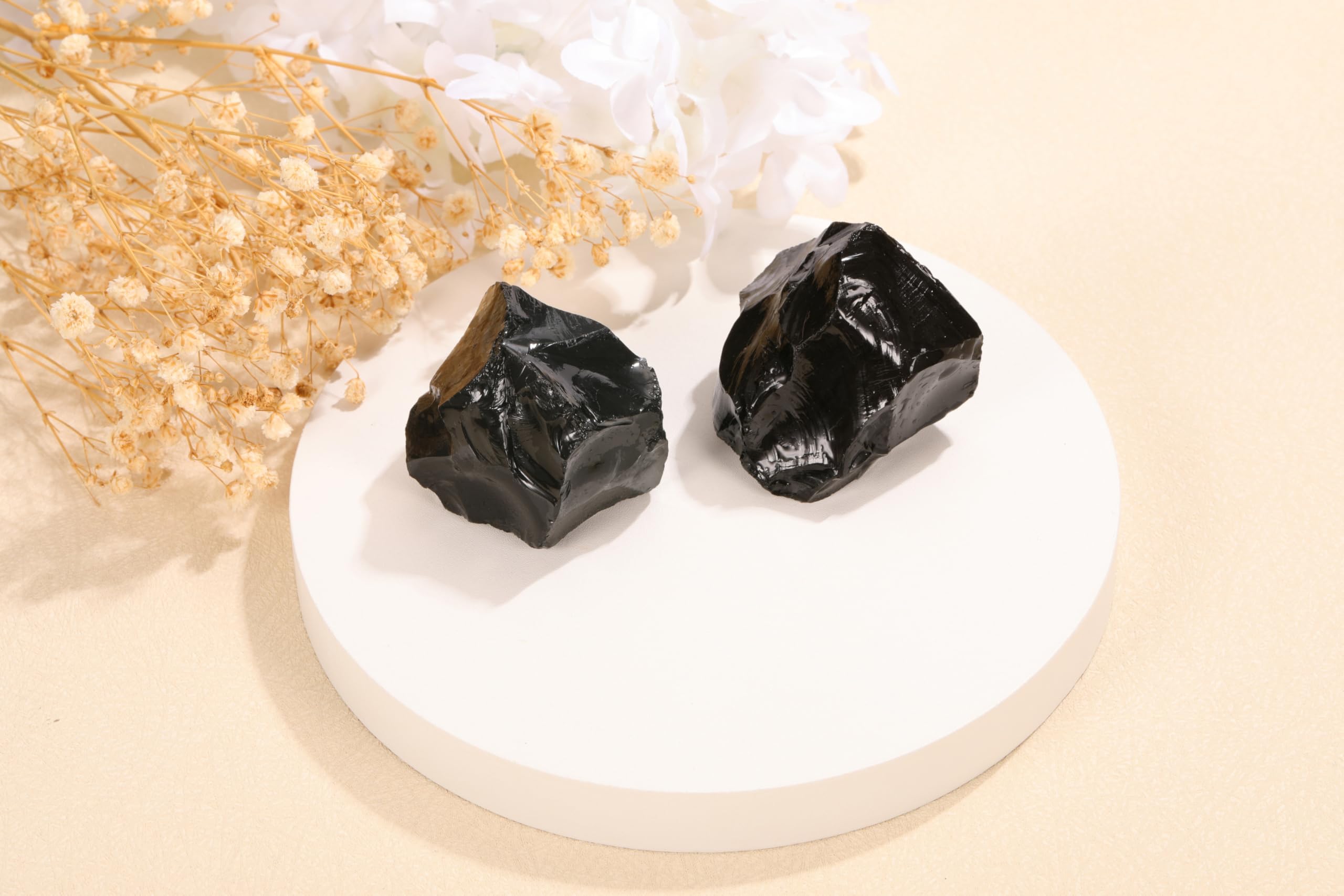 PESOENTH Obsidian black gemstones with glossy finish for decor.