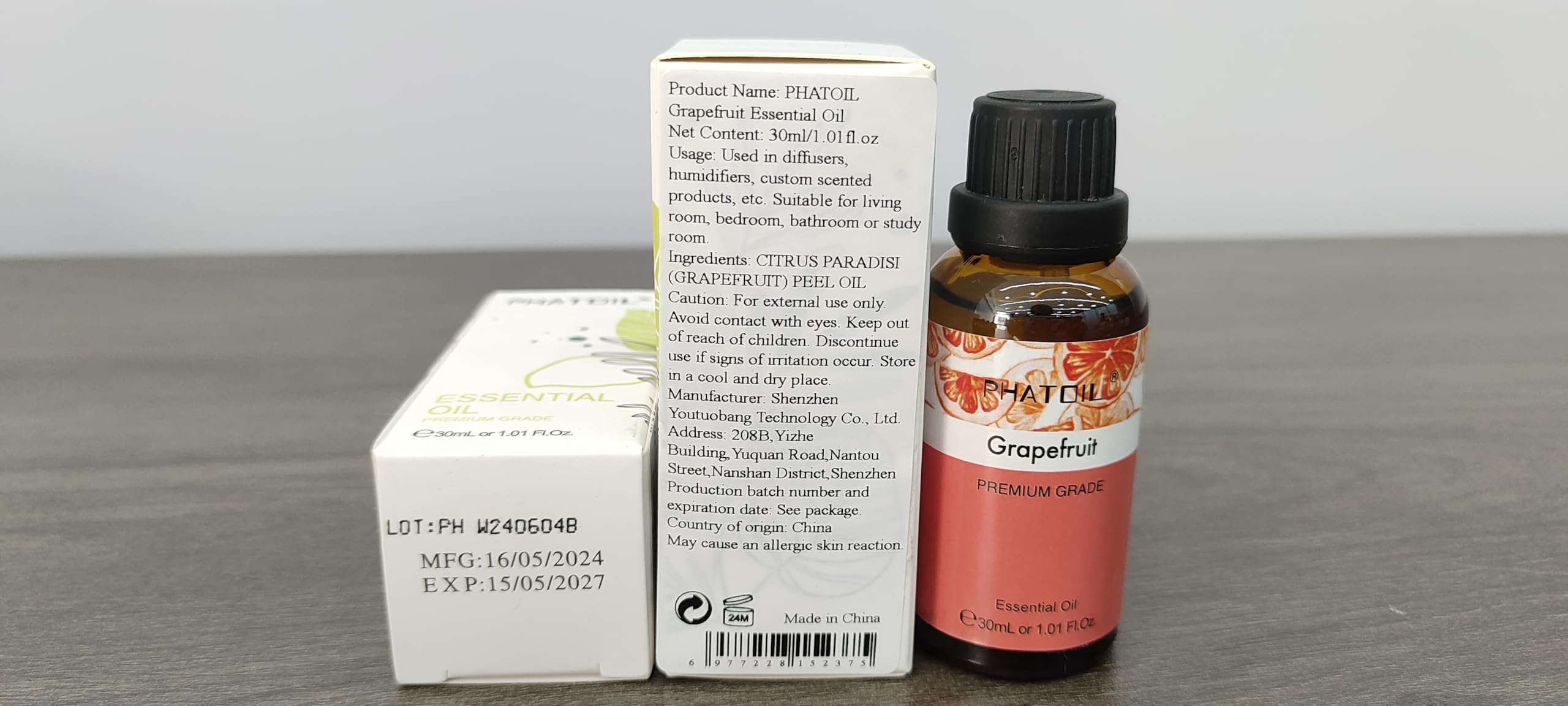 PHATOIL Grapefruit Essential Oil amber bottle closeup showing UV protection.