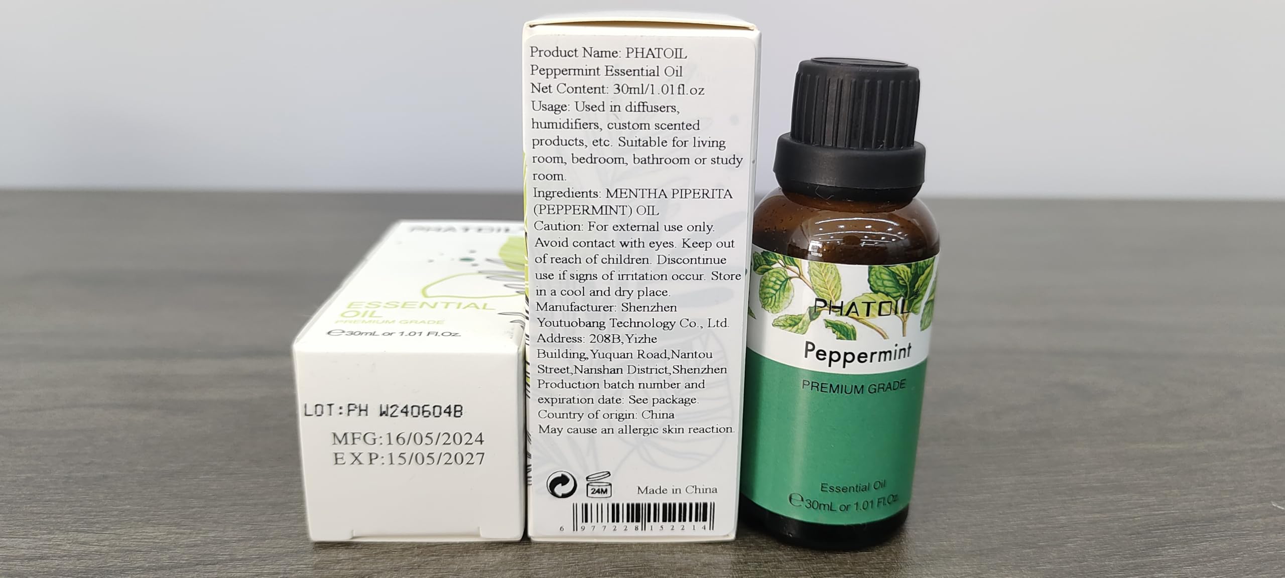 PHATOIL Peppermint Essential Oil close-up label details.