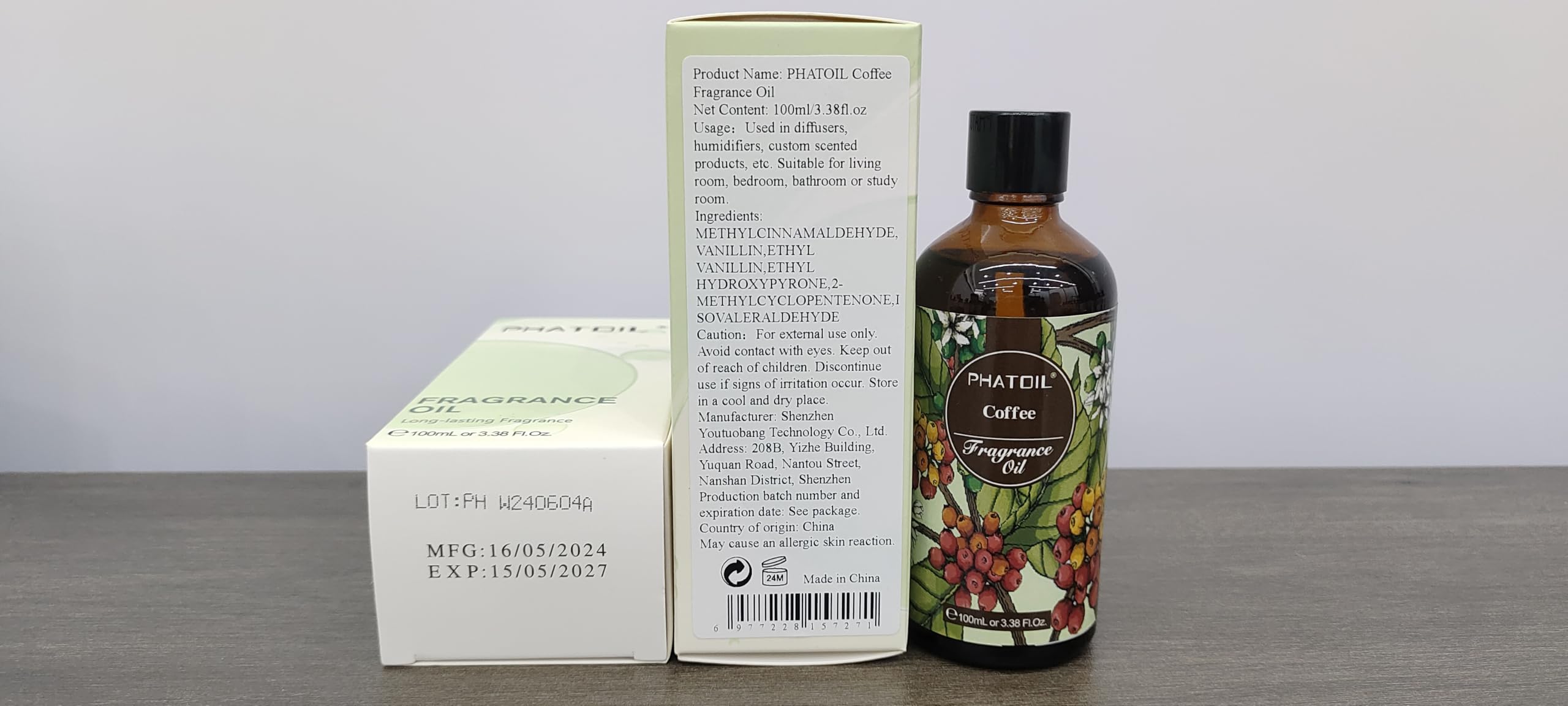 PHATOIL UV coated glass bottle helps protect fragrance oils from sunlight.
