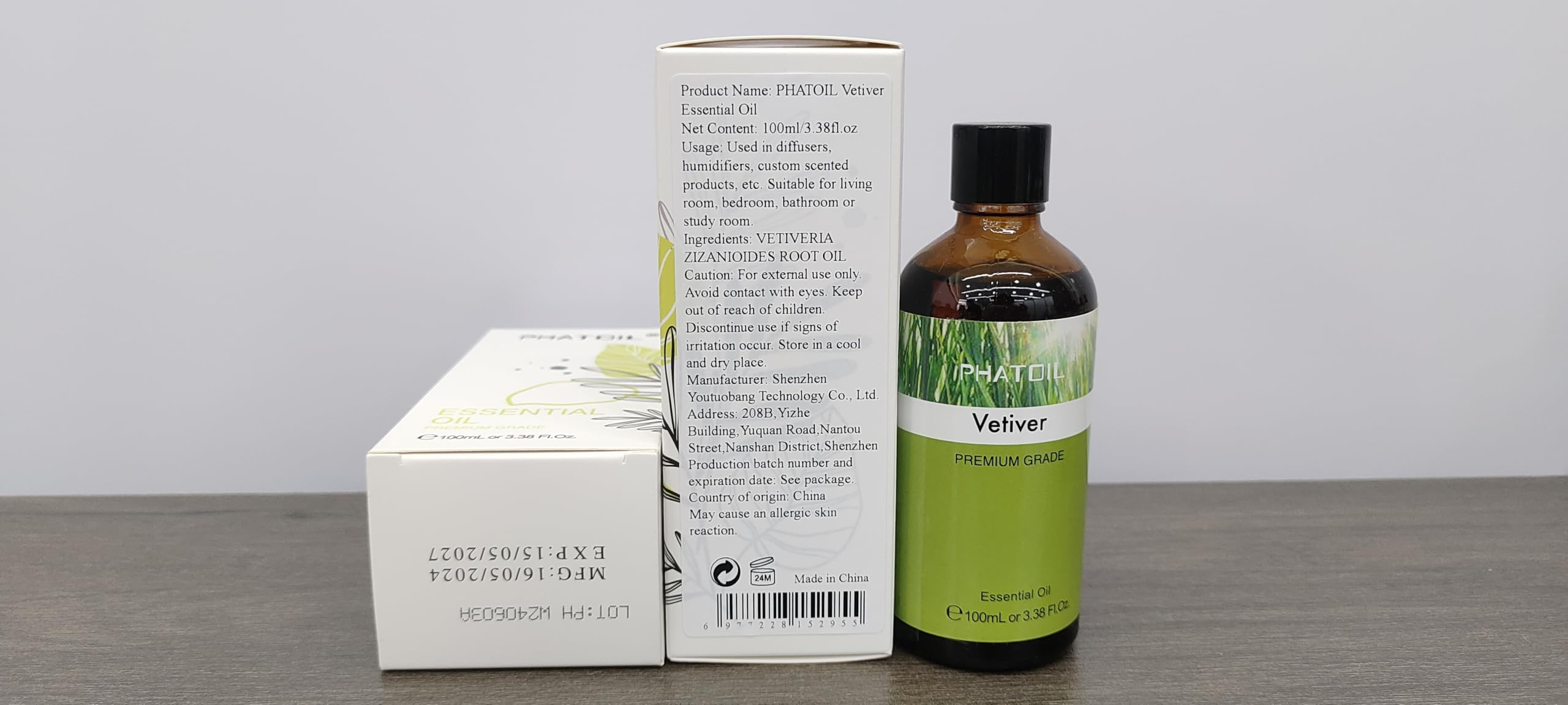 PHATOIL Vetiver bottle packaging display emphasizes UV protection