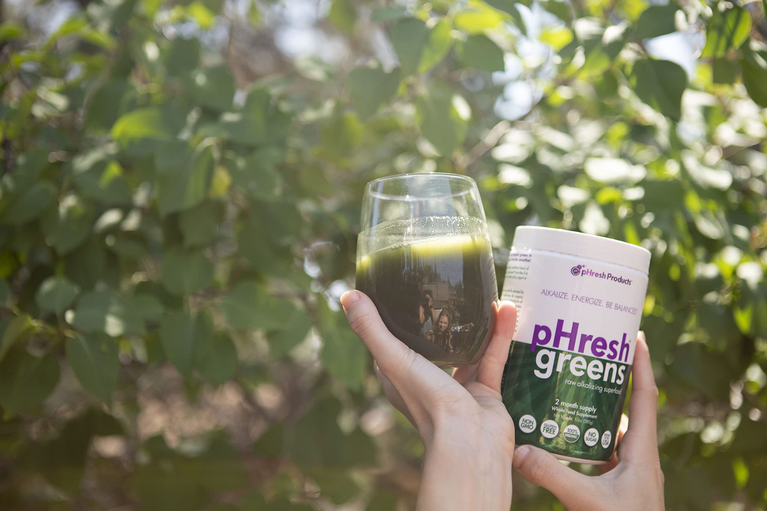 Phresh Greens organic greens blend panel showcases nutrient-rich formula.
