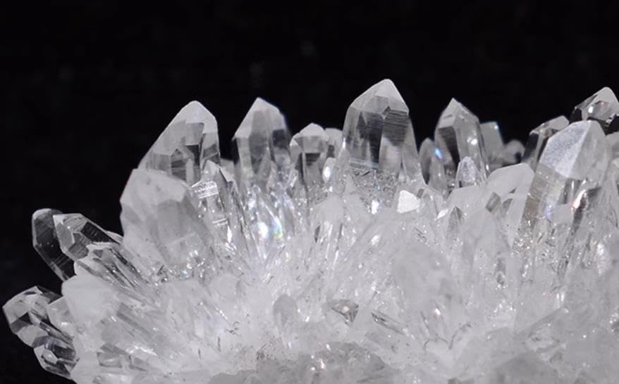Pounique clear quartz cluster for meditation, energy balance, and home decor.