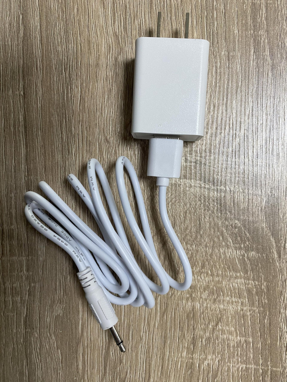 PROALLER USB Charger back view demonstrates universal input readiness for 100-200V.