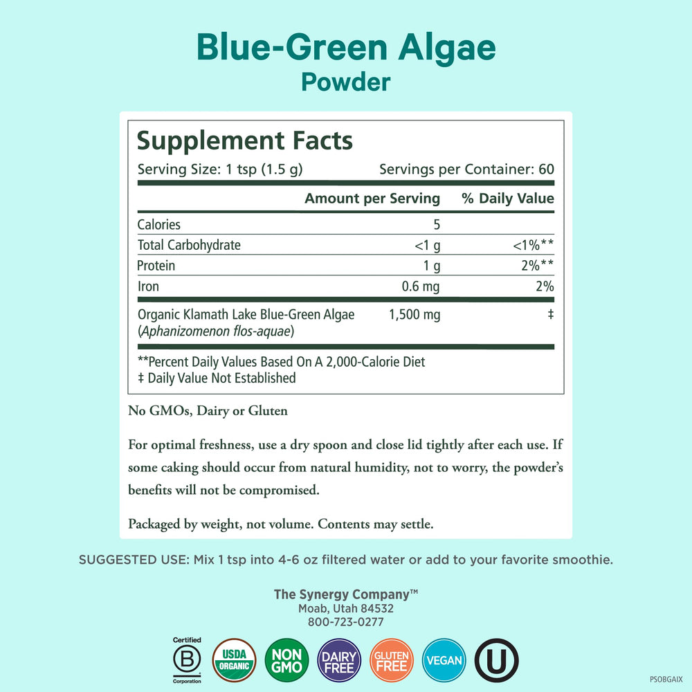 PURE SYNERGY Blue-Green Algae Powder scoop demonstrates precise dosing for easy smoothies.
