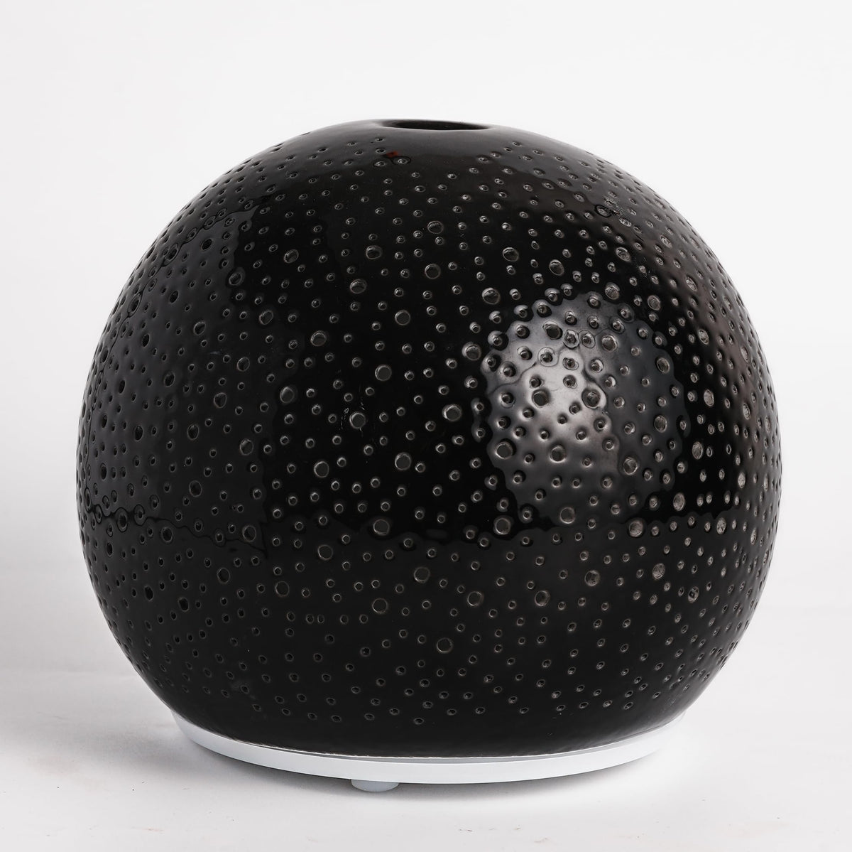 QCYBDGLOV ceramic diffuser front view enhances room ambiance with a gentle aroma.