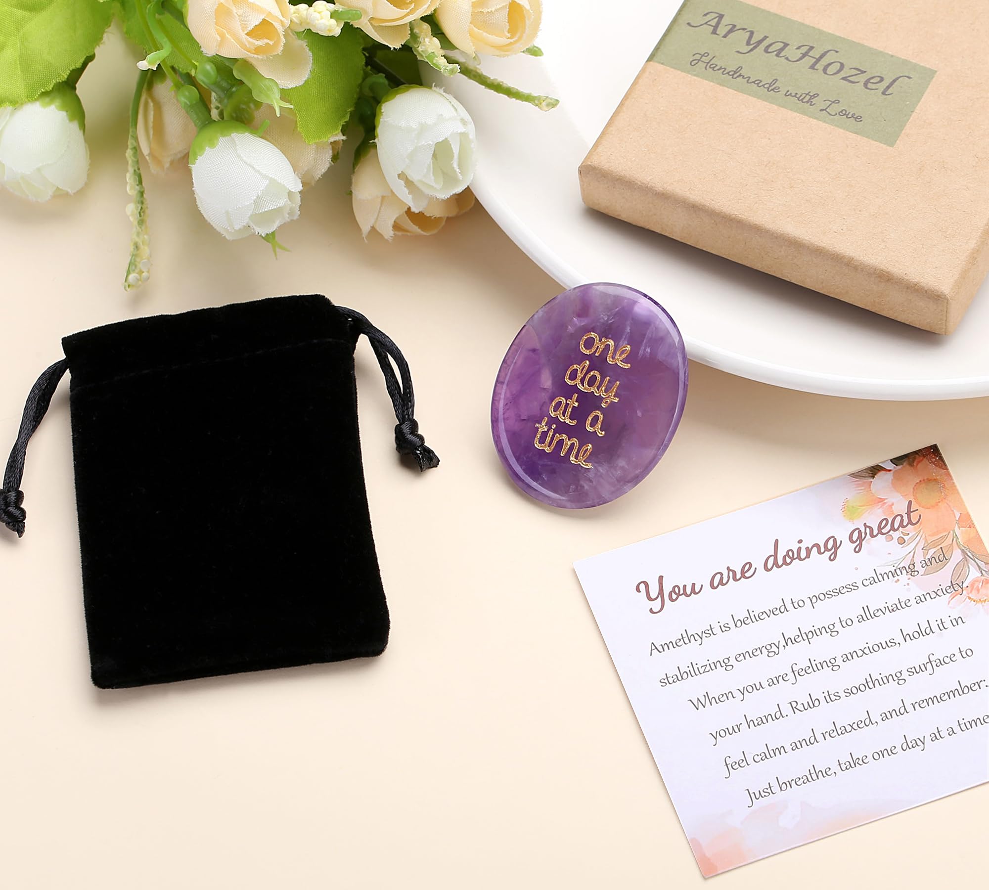 Pieza de amatista QINJIEJIE en funda de terciopelo para regalo elegante.