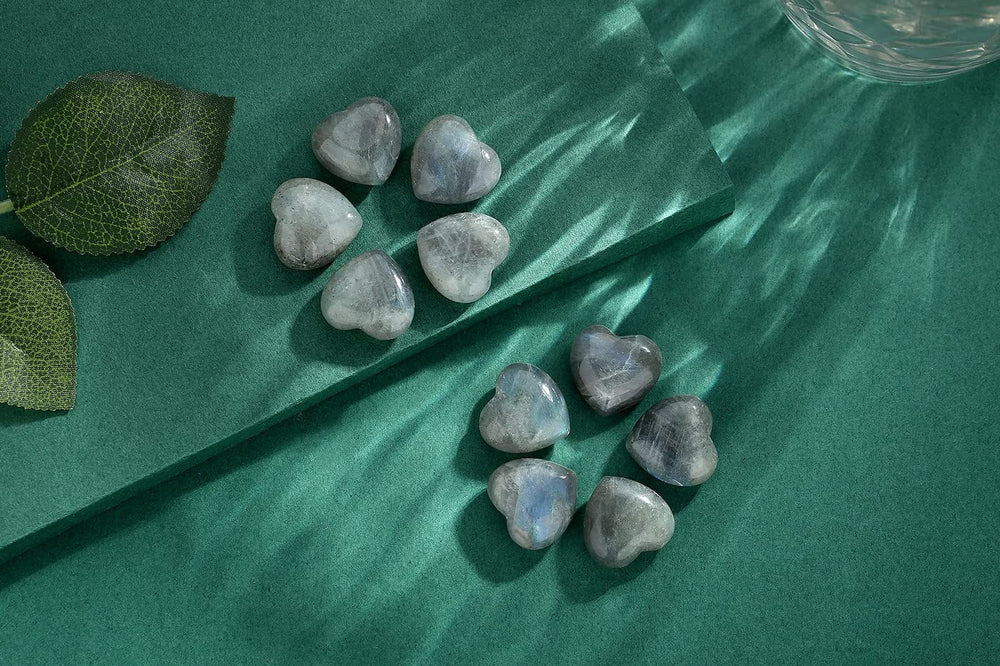 QINJIEJIE Labradorite iridescence closeup showing blue-black shimmer for inspiration